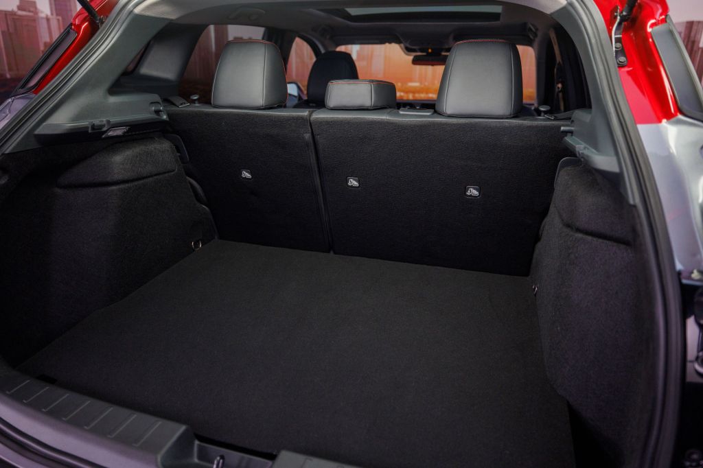 2025 Nissan Kicks trunk