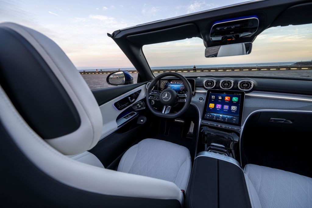 2024 Mercedes-Benz CLE 300 Cabriolet interior
