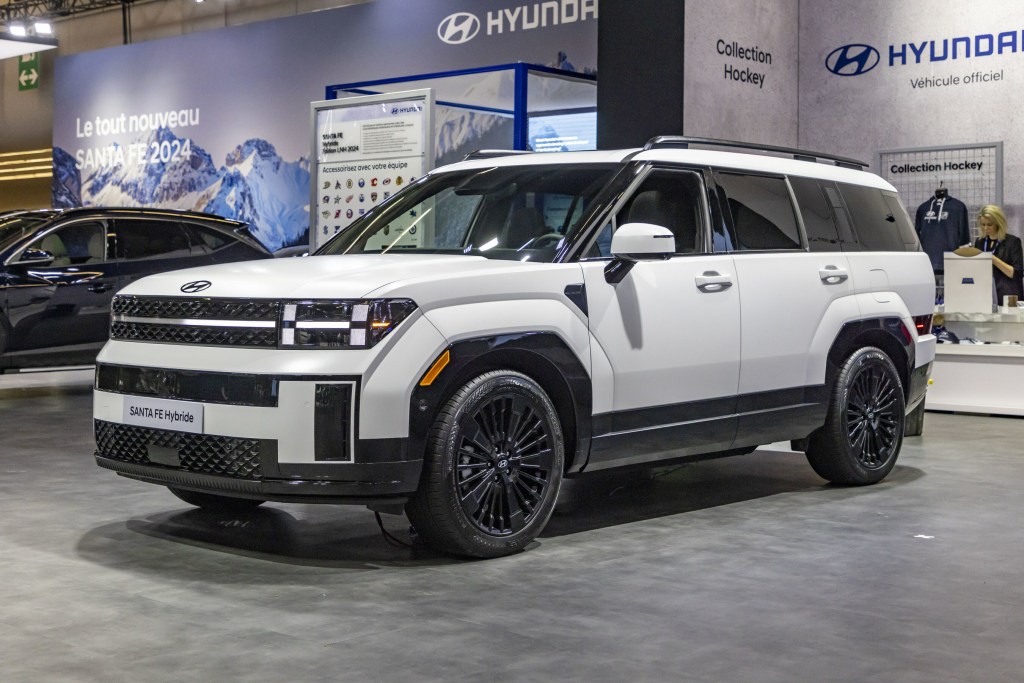 Hyundai Santa Fe Hybrid NHL Edition exterior