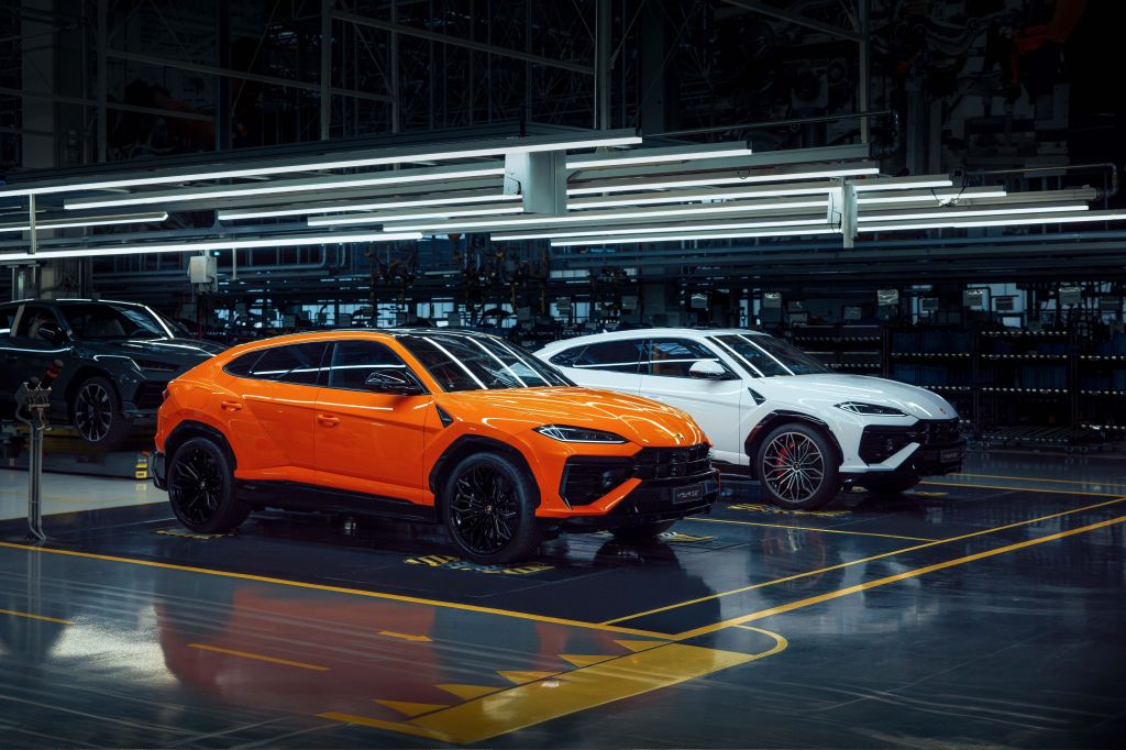 Lamborghini Urus SE pair