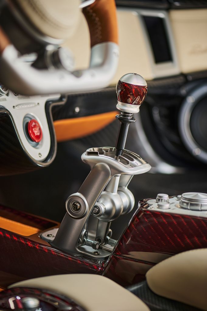 Pagani Utopia Roadster gear shifter