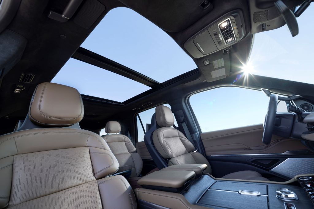2025 Lincoln Navigator panoramic roof
