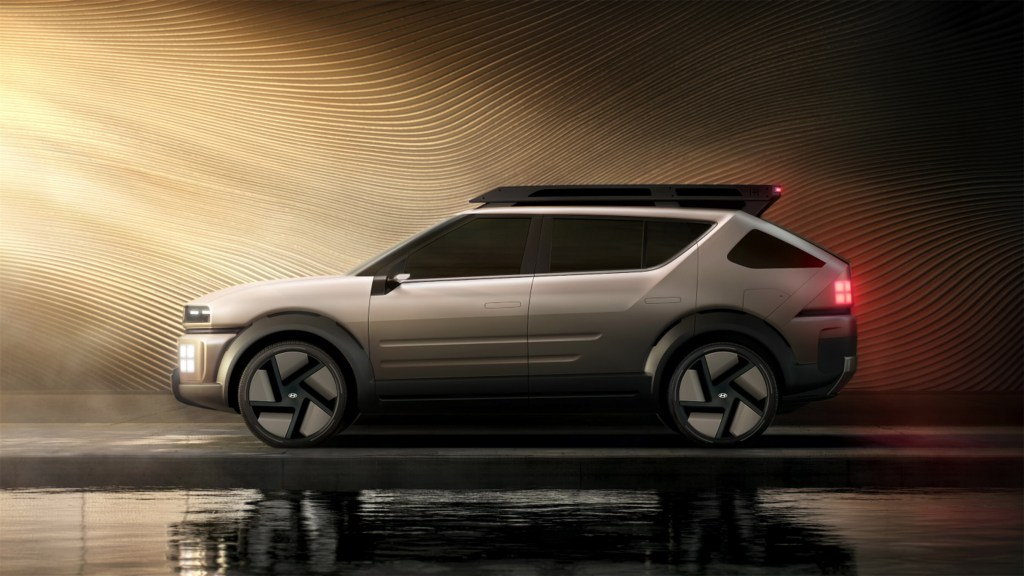 Hyundai Initium side view