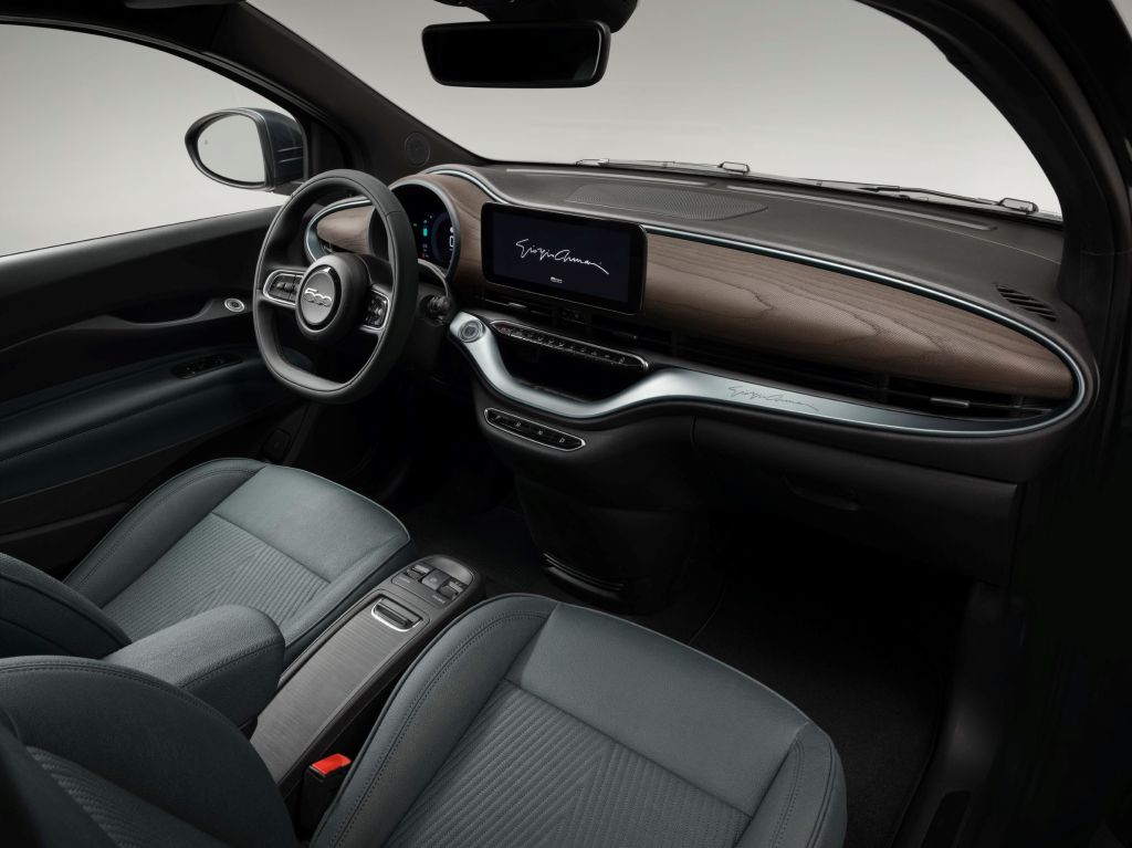 Fiat 500e Giorgio Armani Collector’s Edition interior