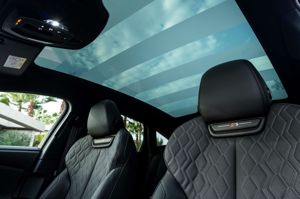 Audi S6 e-tron panoramic glass roof