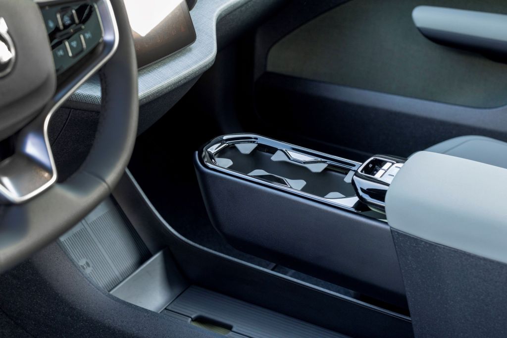 Volvo EX30 Cross Country centre storage