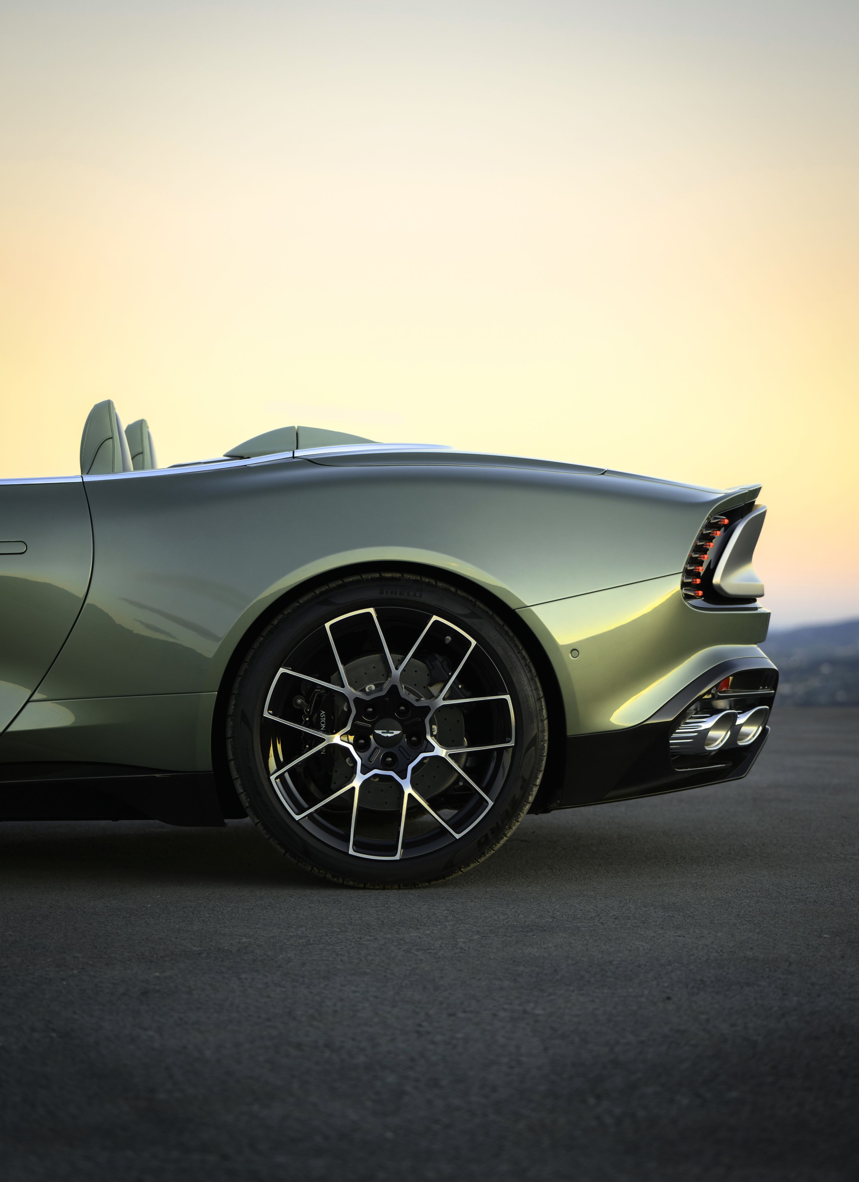 Aston Martin Vanquish Volante rear wheel