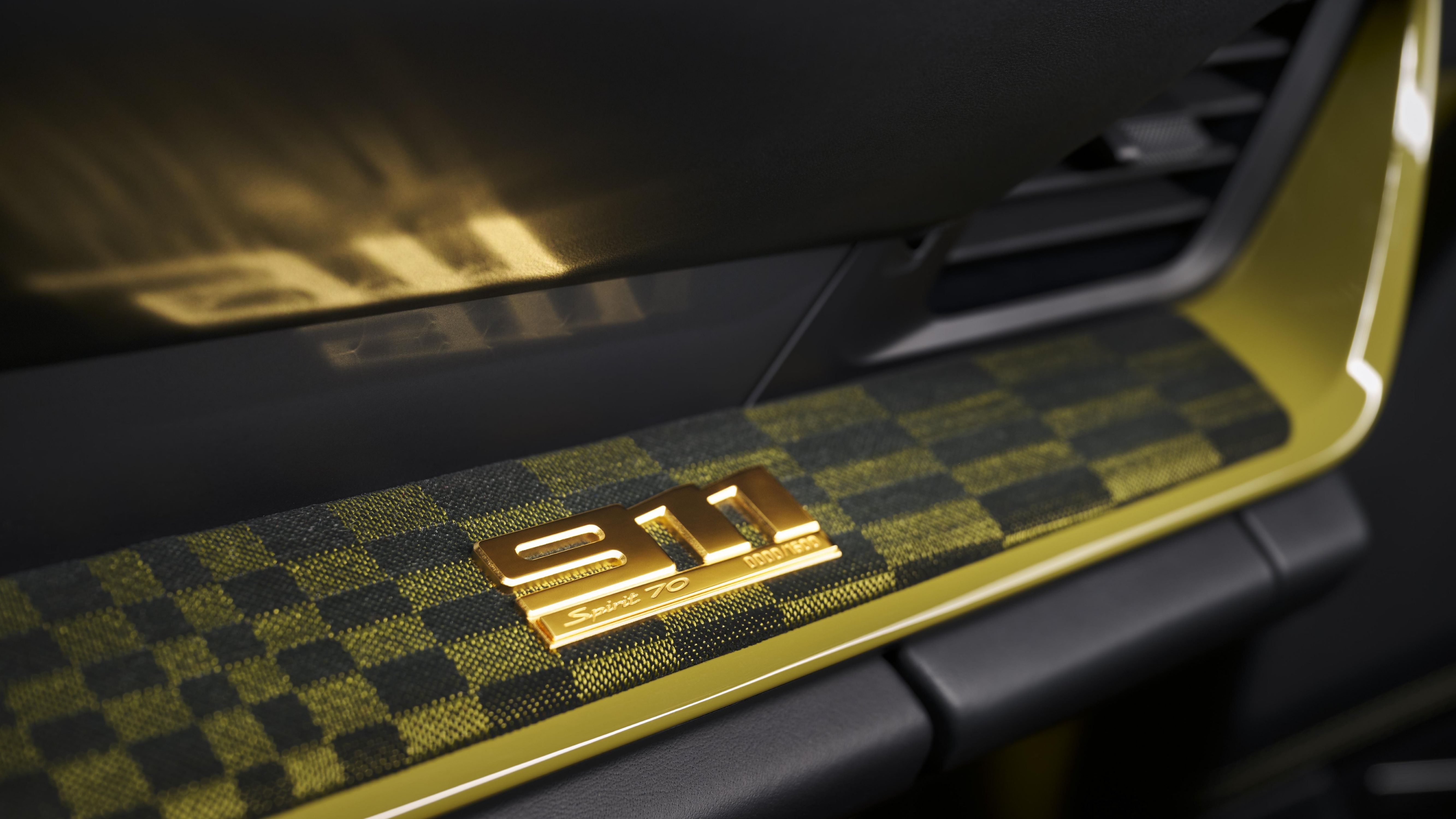 911 Spirit 70 gold badge