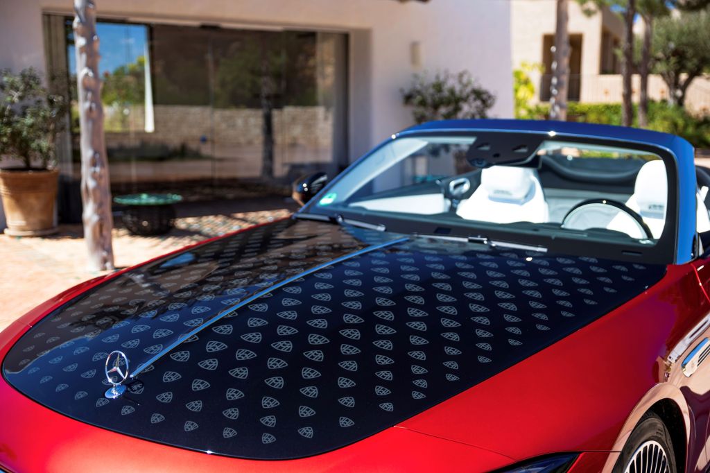 Mercedes-Maybach SL 680 Monogram Series obsidian black metallic hood