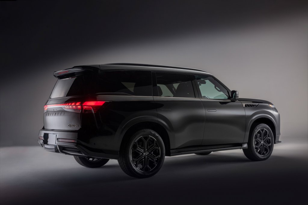 2026 Infiniti QX80 Sport side