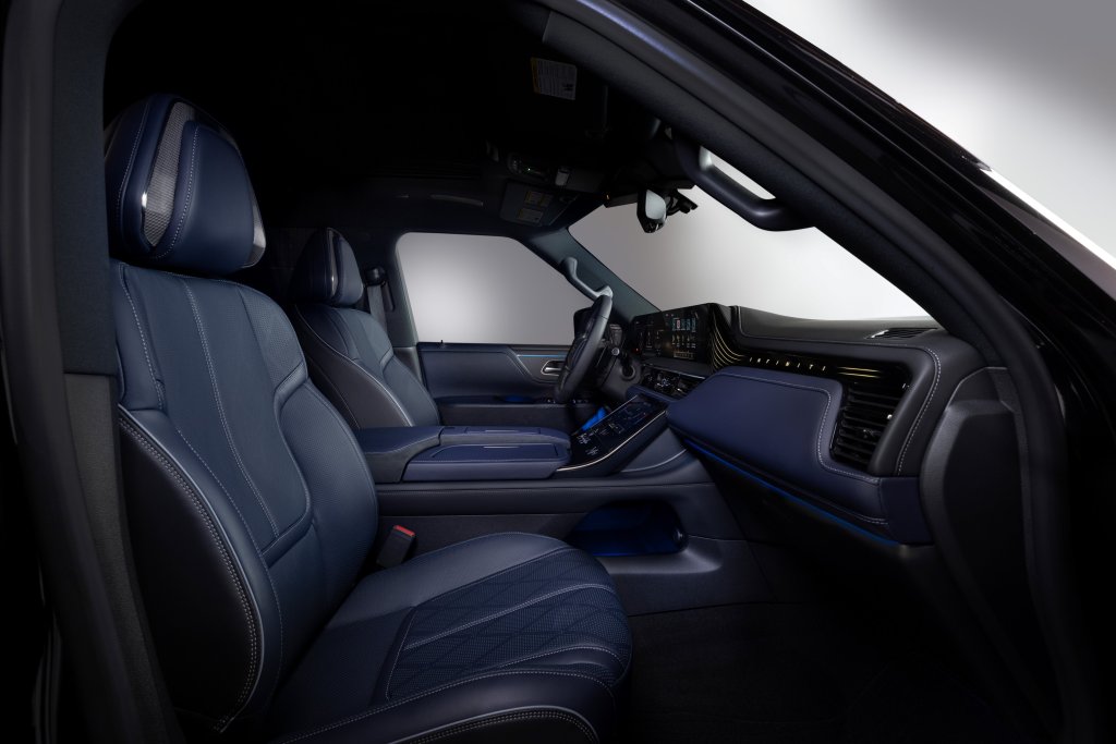 2026 Infiniti QX80 Sport front seats