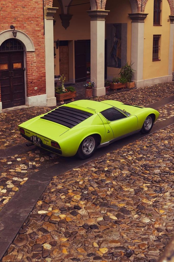 Lamborghini Miura in Verde Scandal above rear view