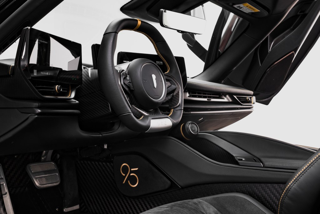 Automobili Battista Novantacinque interior