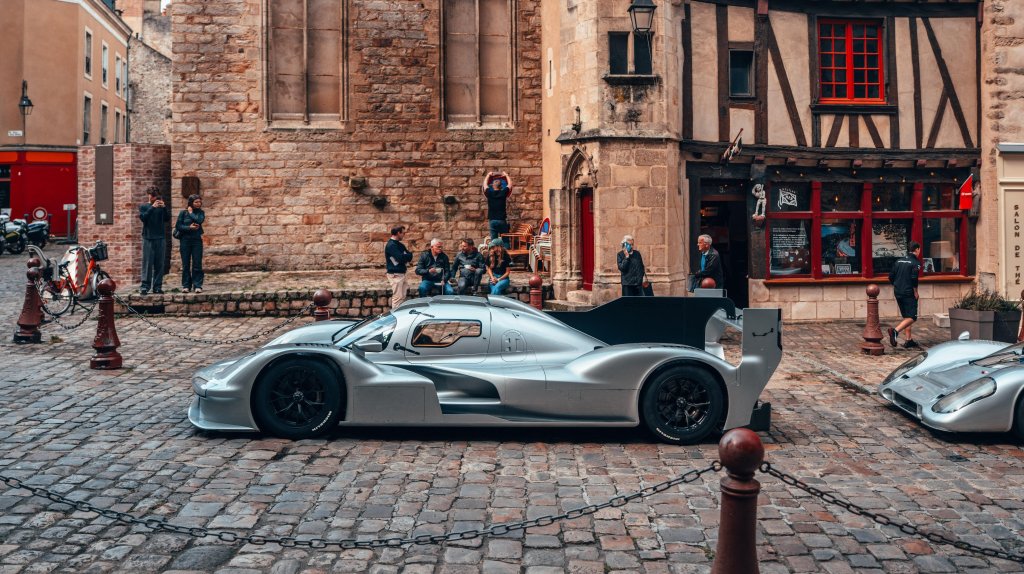 Porsche 963 RSP and Porsche 917 on public roadway
