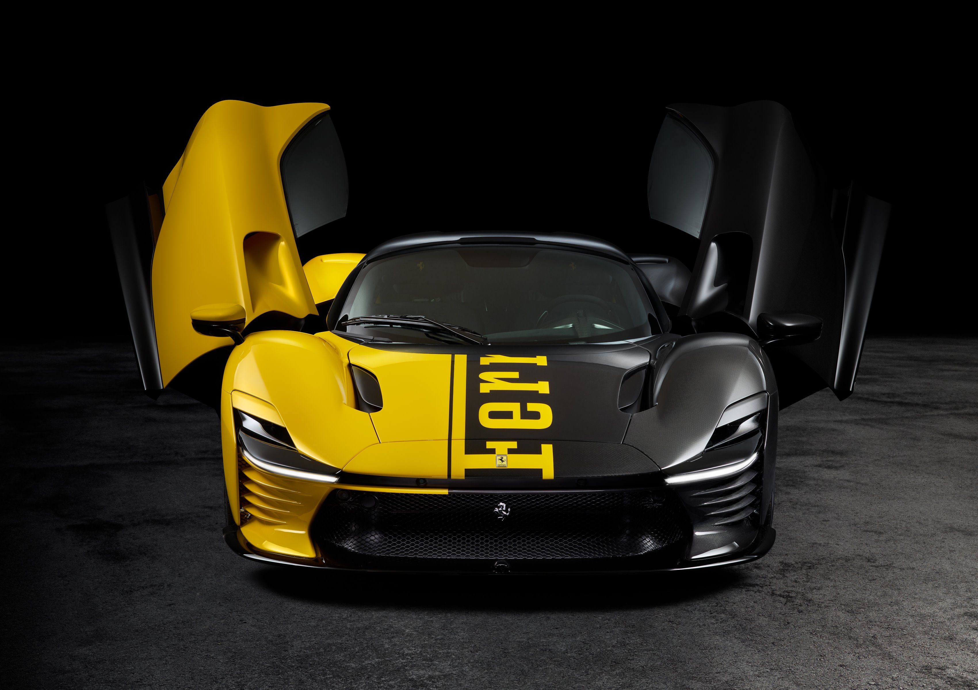 Ferrari Daytona SP3 Tailor Made front with doors open