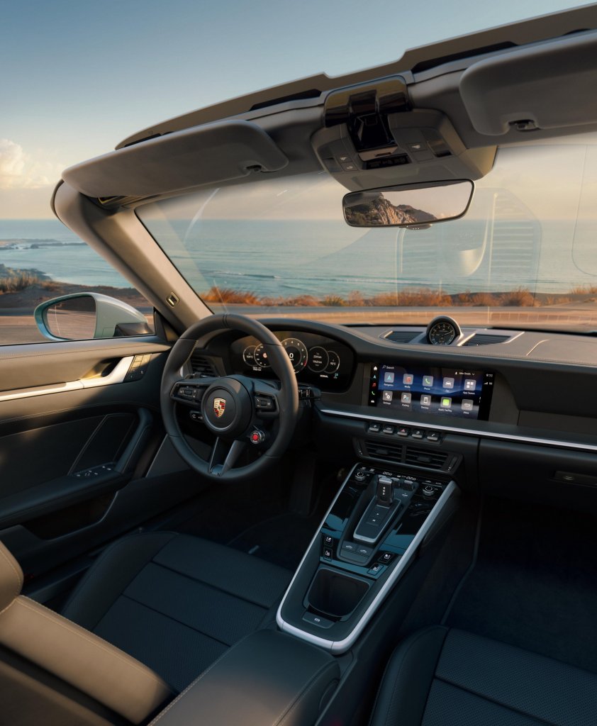 Porsche Targa 4S dashboard and steering wheel