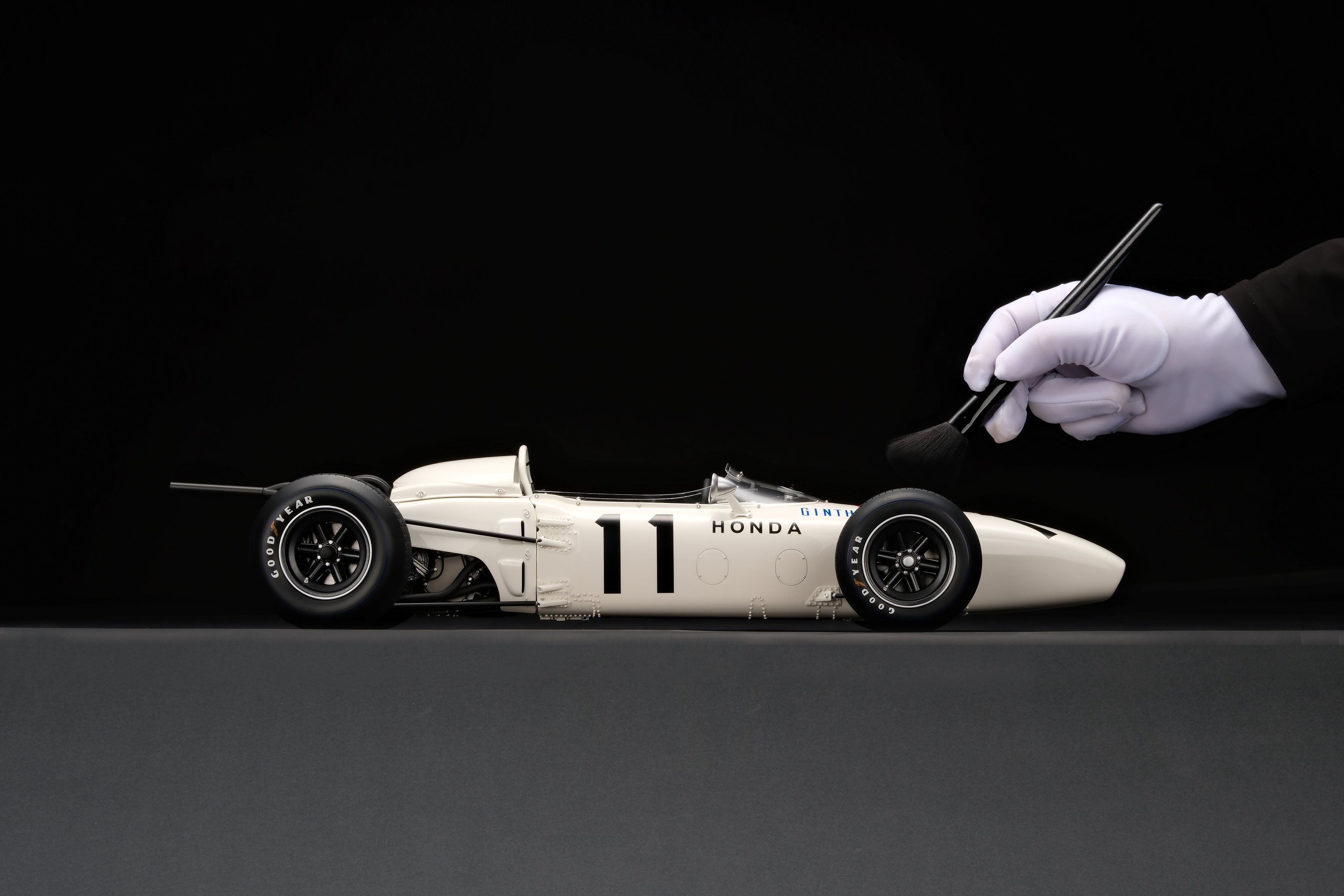 Honda RA272 1:8 scale model