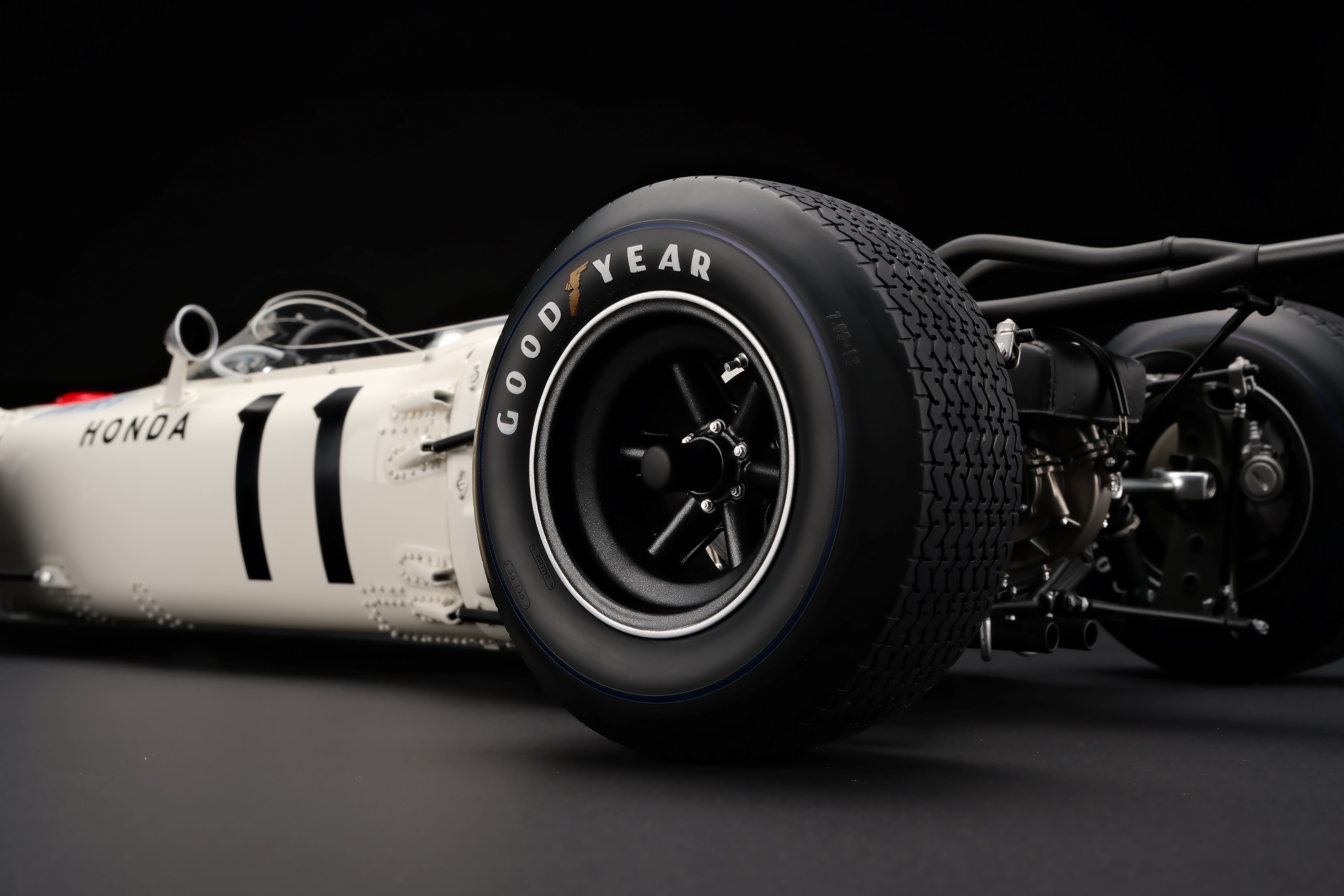 Honda RA272 1:8 scale model