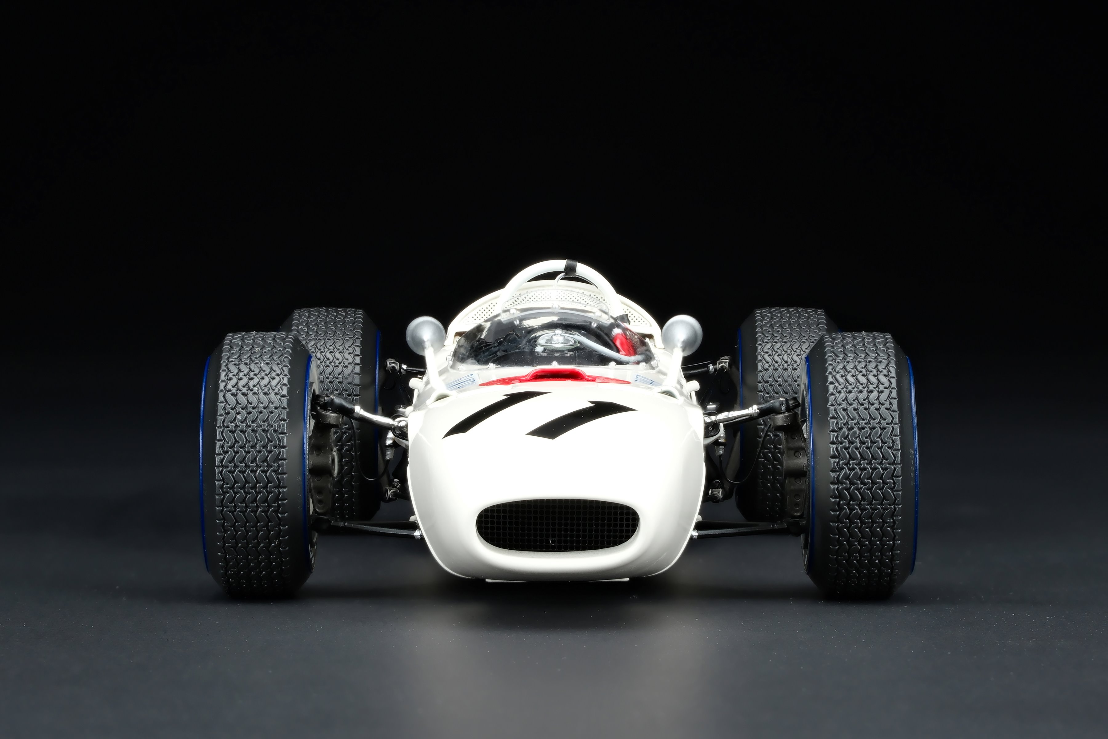 Honda RA272 1:18 scale model