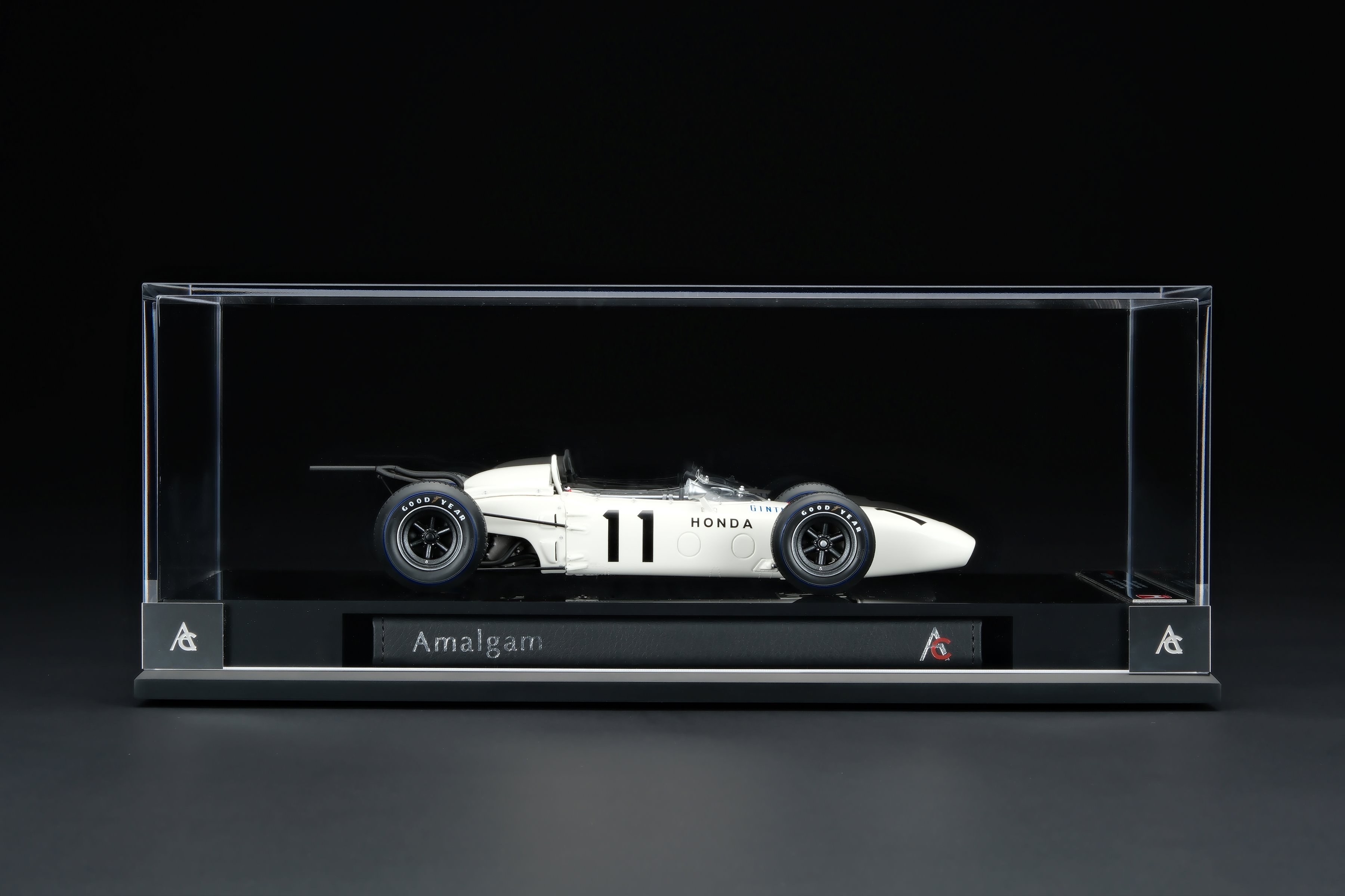 Honda RA272 1:18 scale model