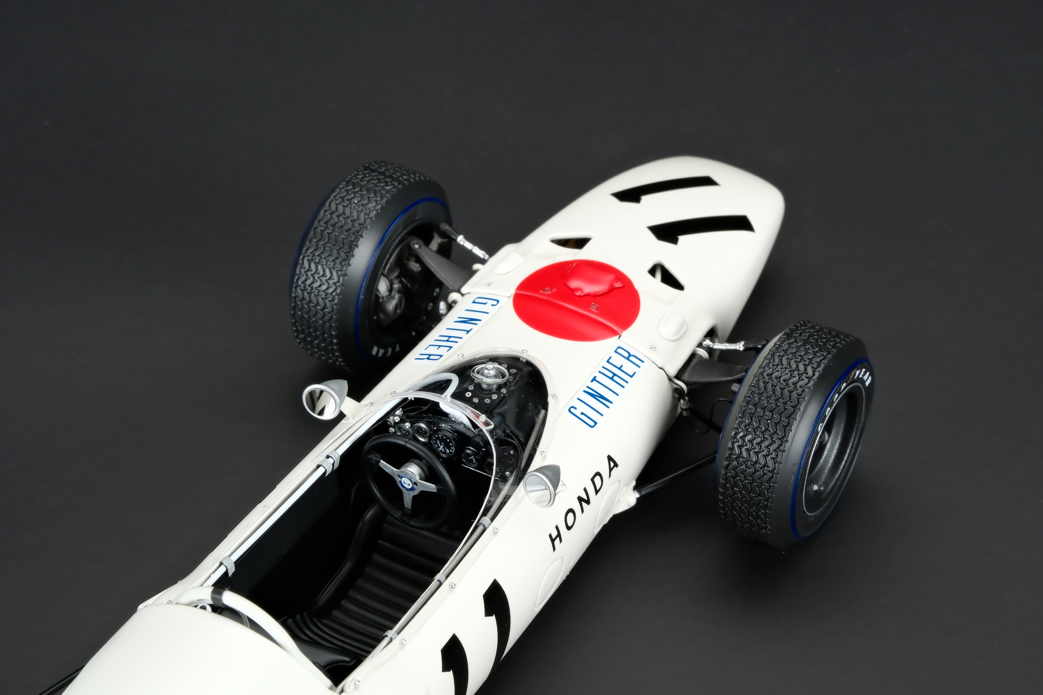 Honda RA272 1:18 scale model