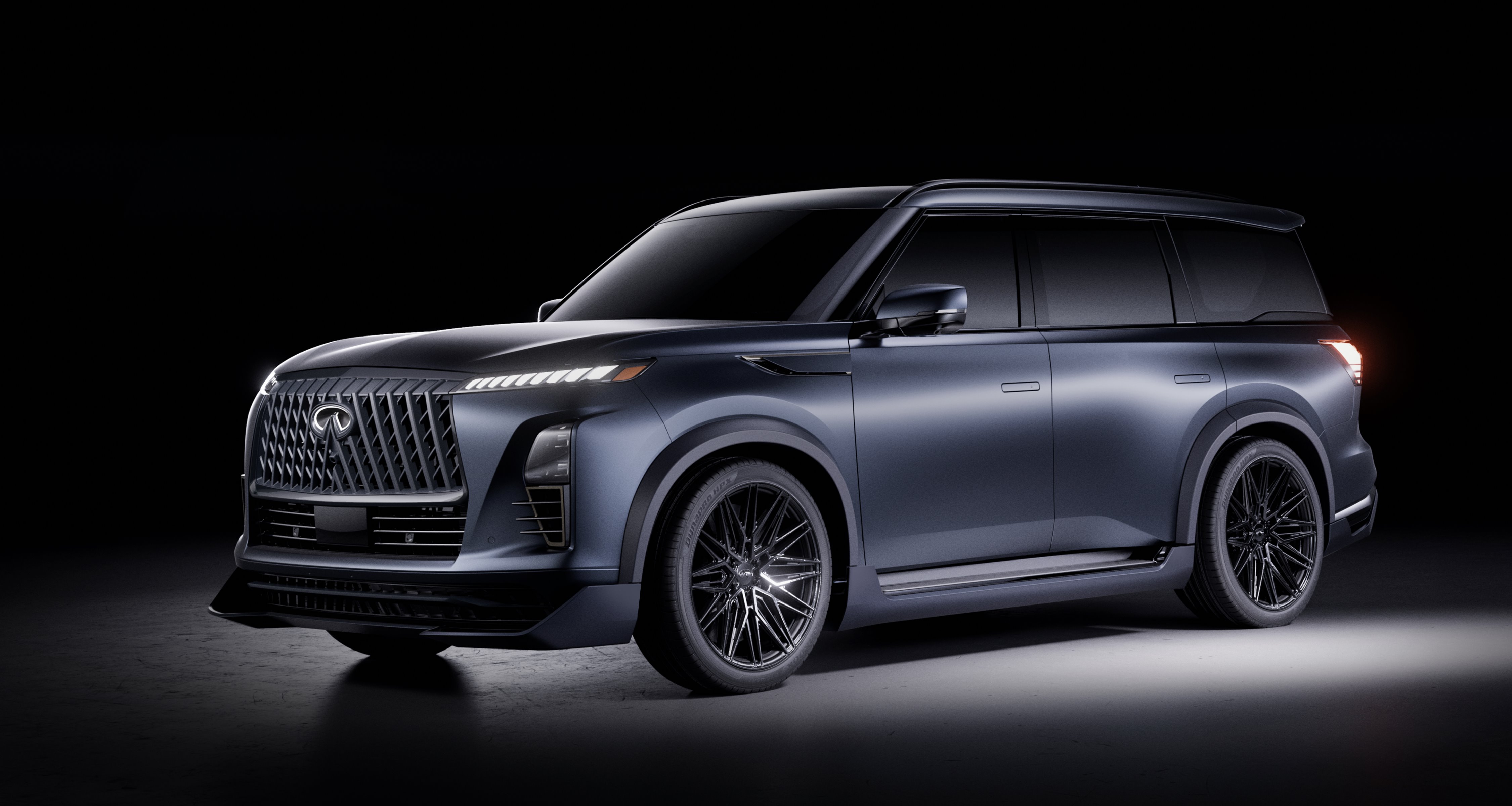 Infiniti QX80 Track Spec front and side