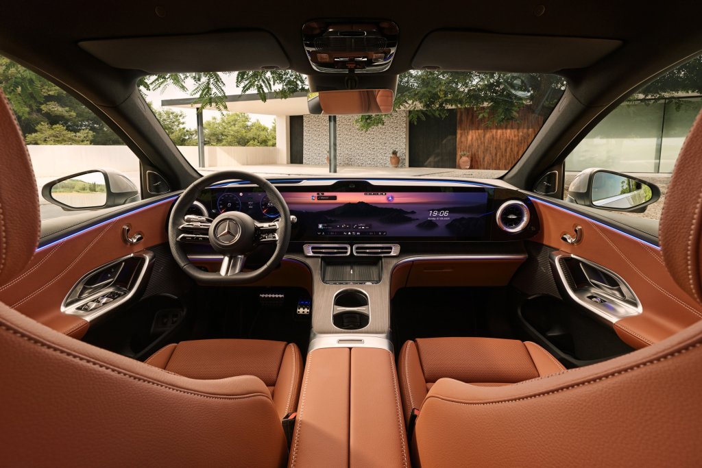 Mercedes-Benz GLC EV replaces the dashboard with a big&nbsp;screen