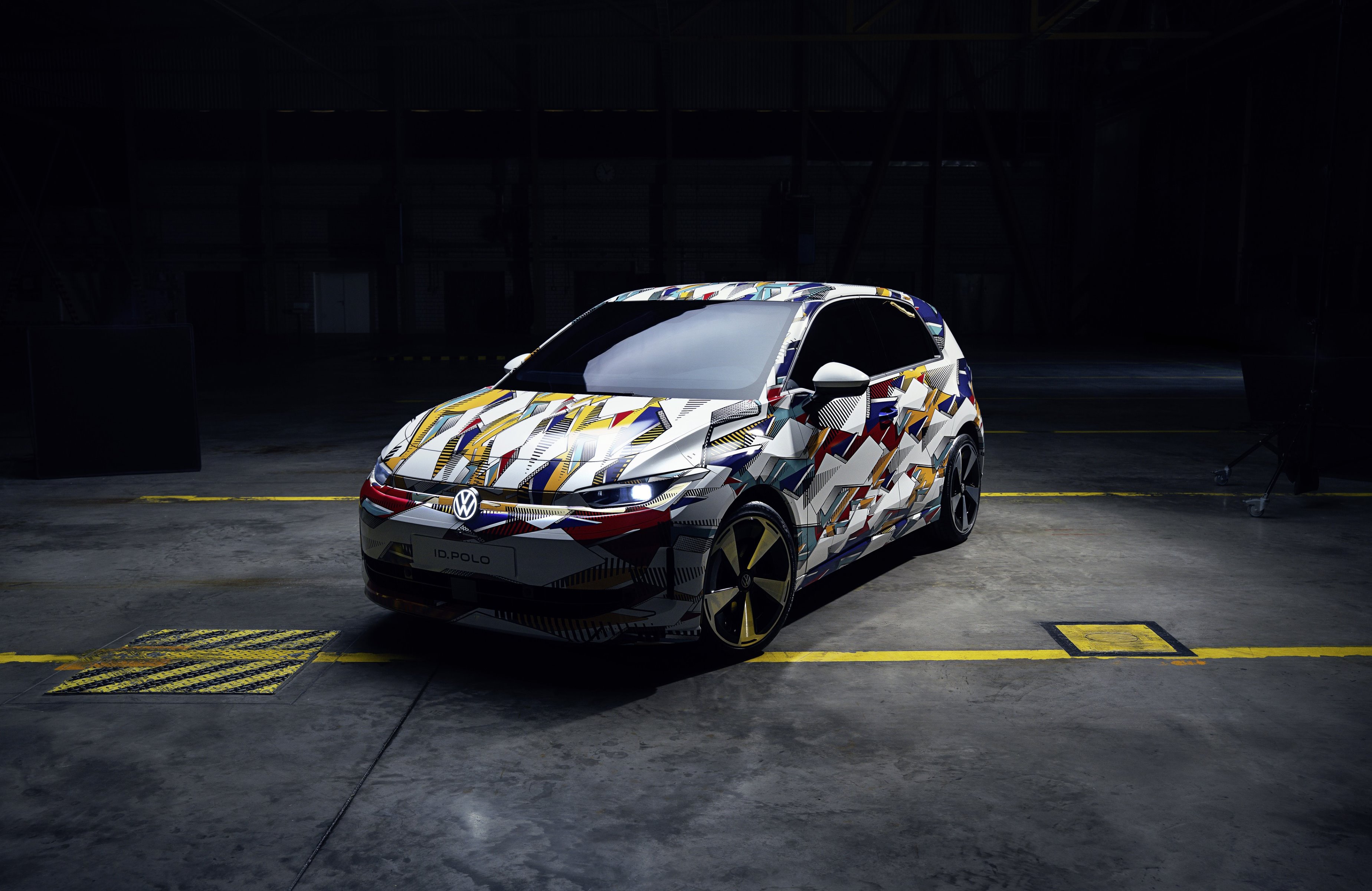 Volkswagen ID. Poll in camouflage