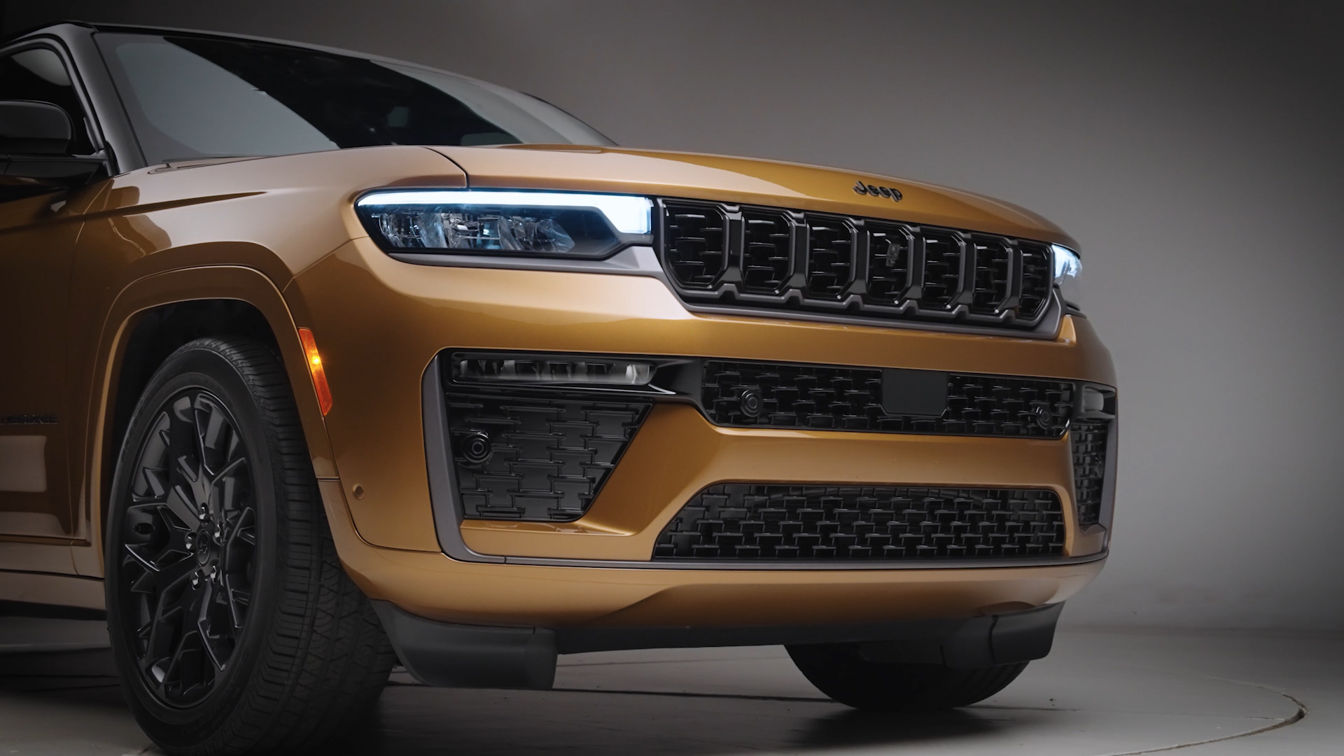 2026 Jeep Grand Cherokee front end