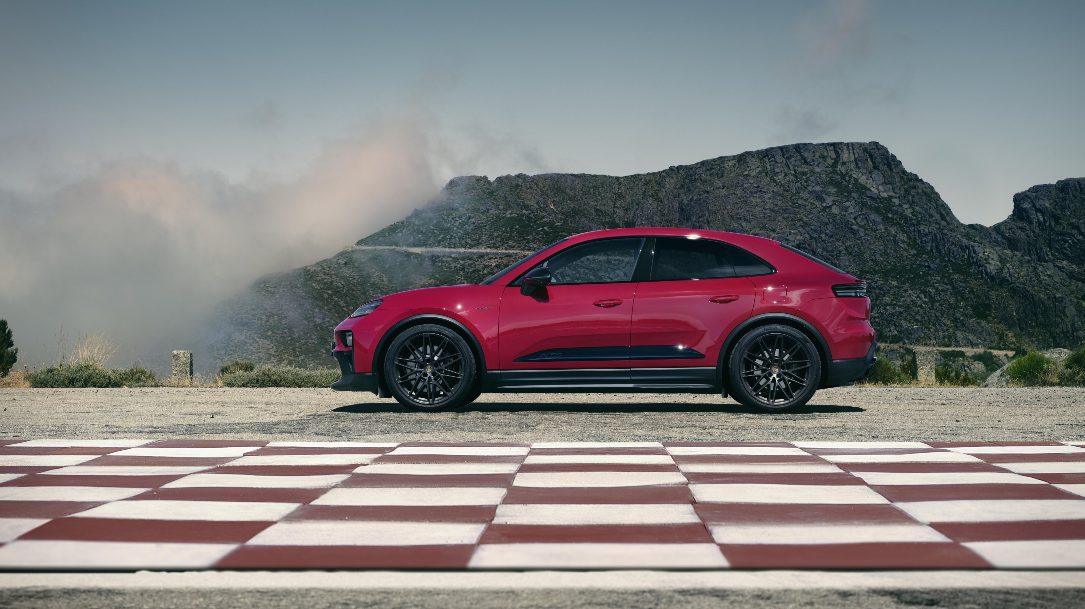 Porsche Macan GTS Electric side