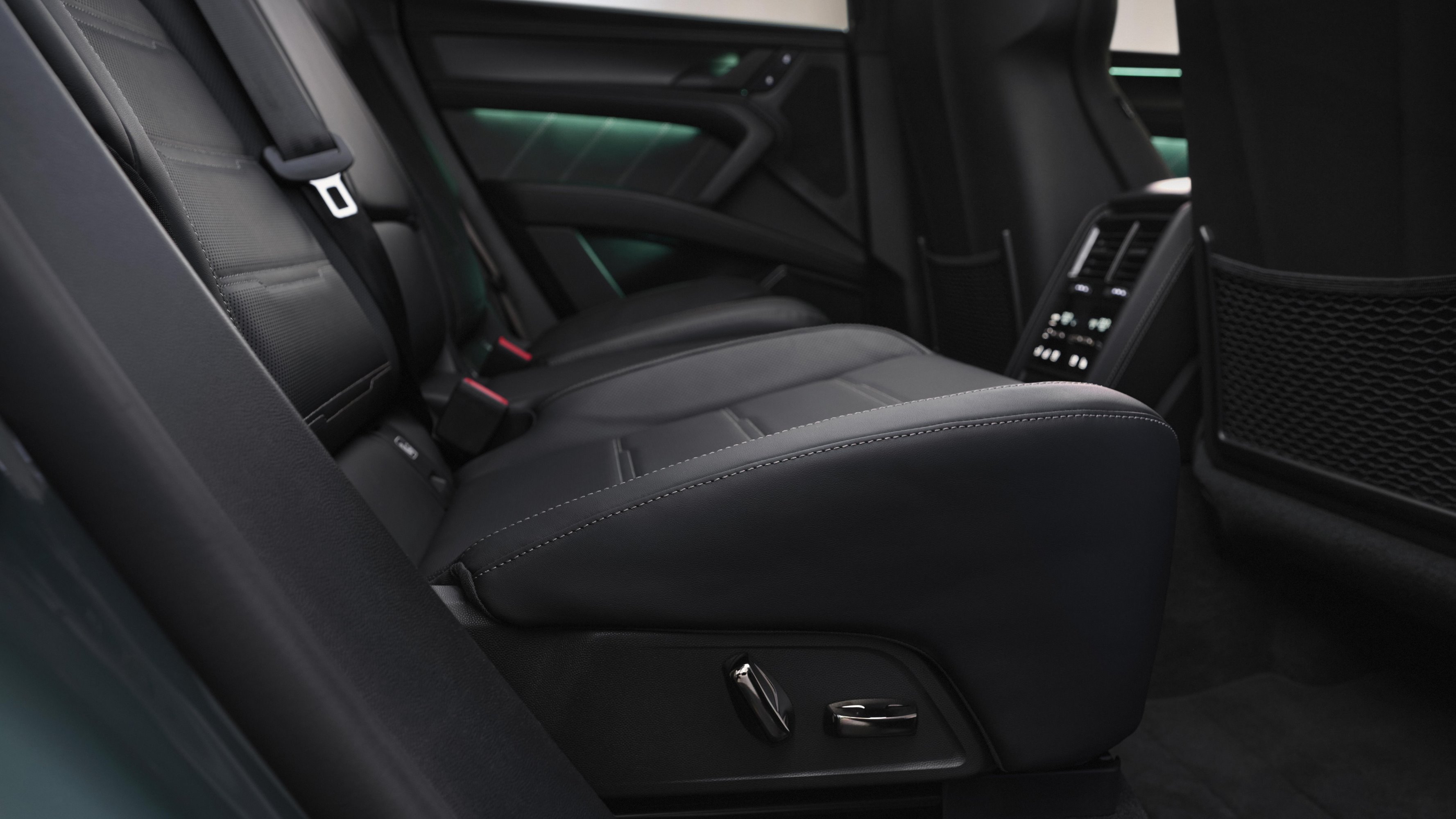 Porsche Cayenne Turbo Electric rear seats