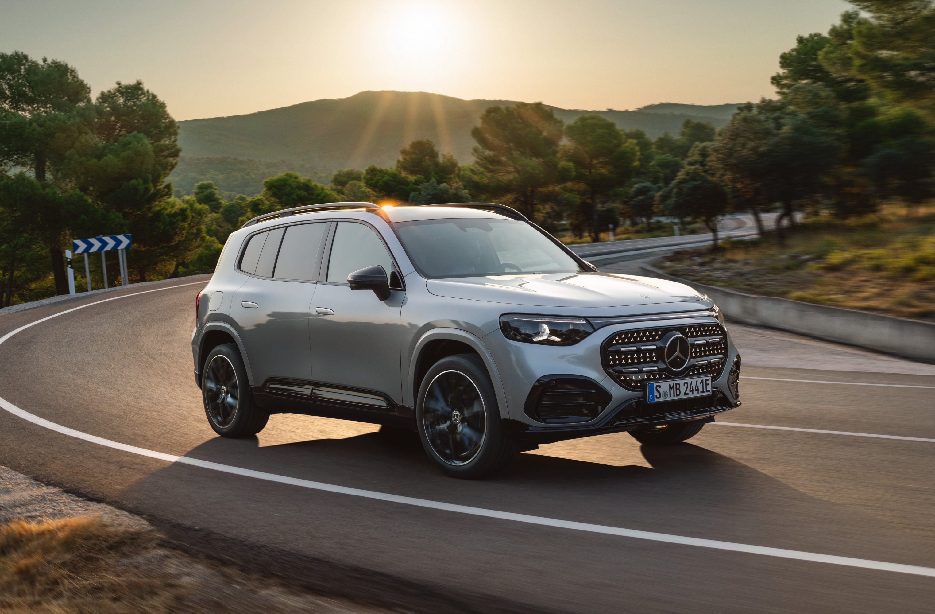2027 Mercedes-Benz GLB front and side