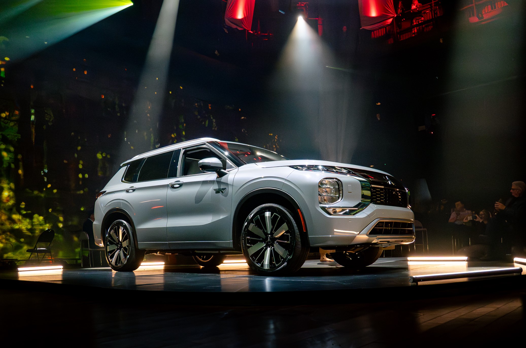 2026 Mitsubishi Outlander PHEV front and side