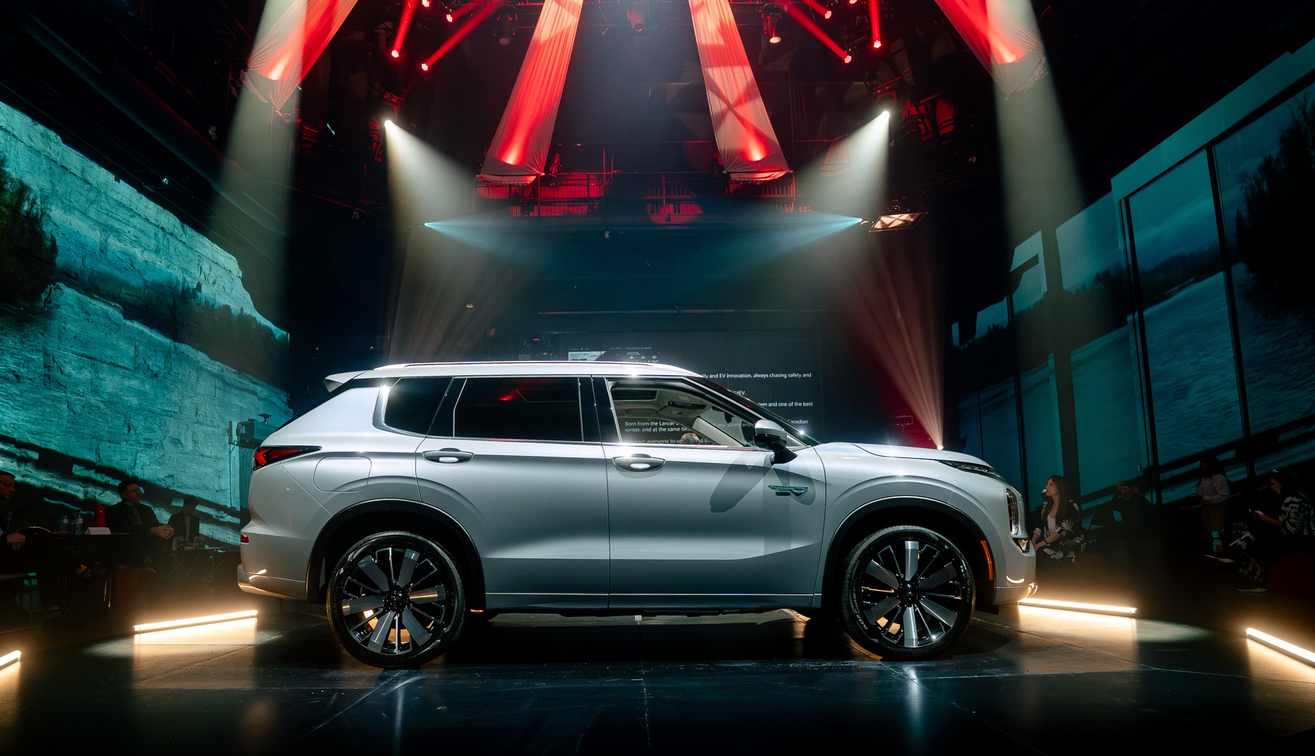 2026 Mitsubishi Outlander PHEV side