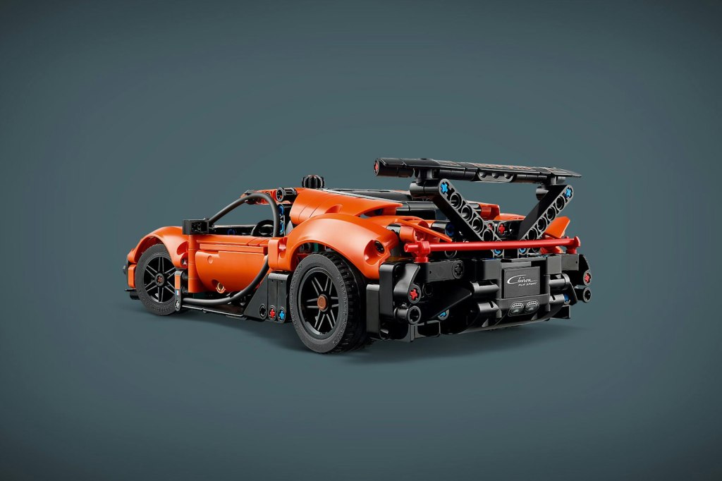 Lego Technic Bugatti Chiron Pur Sport rear