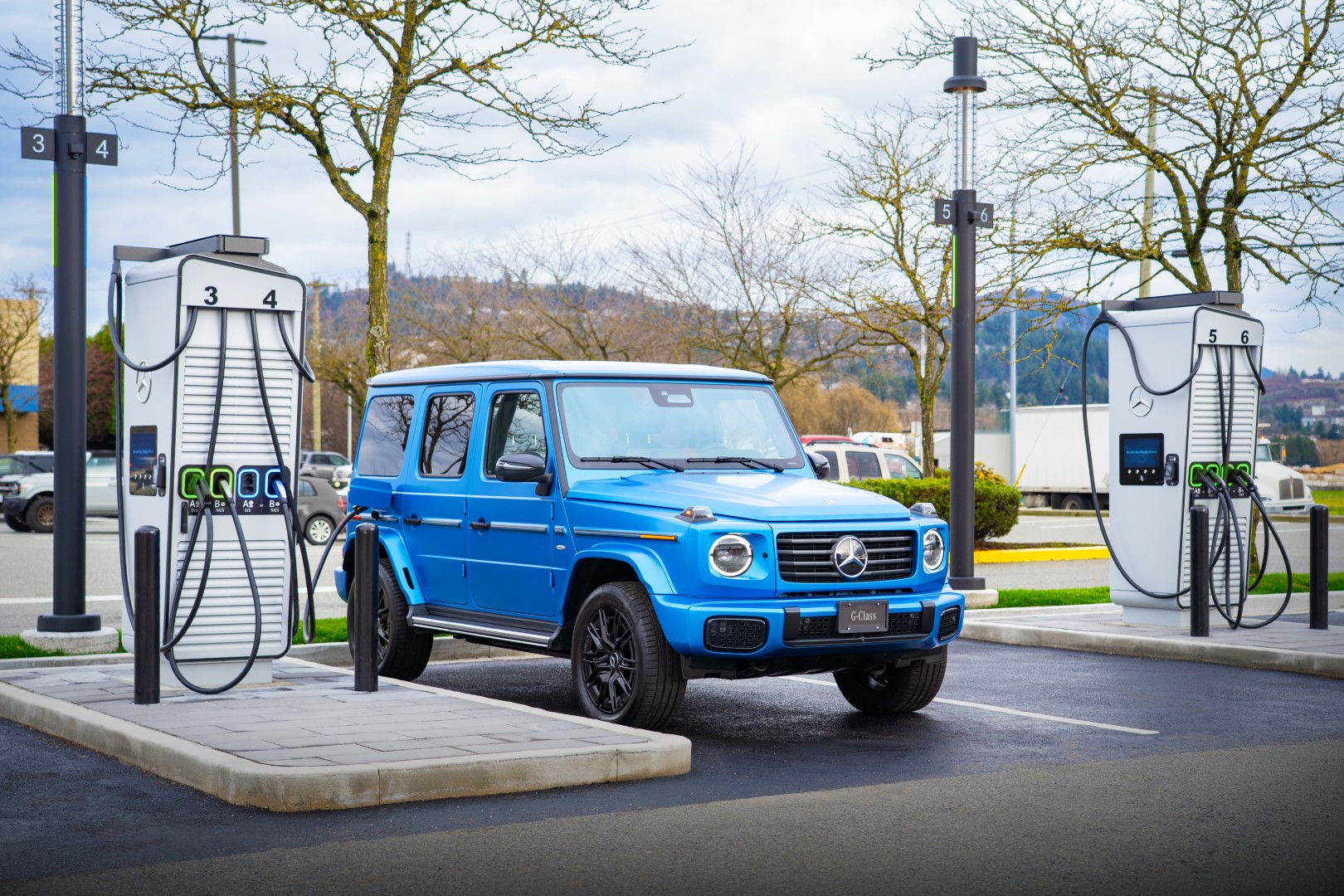 Mercedes-Benz G 580 with EQ Technology at HPC charger