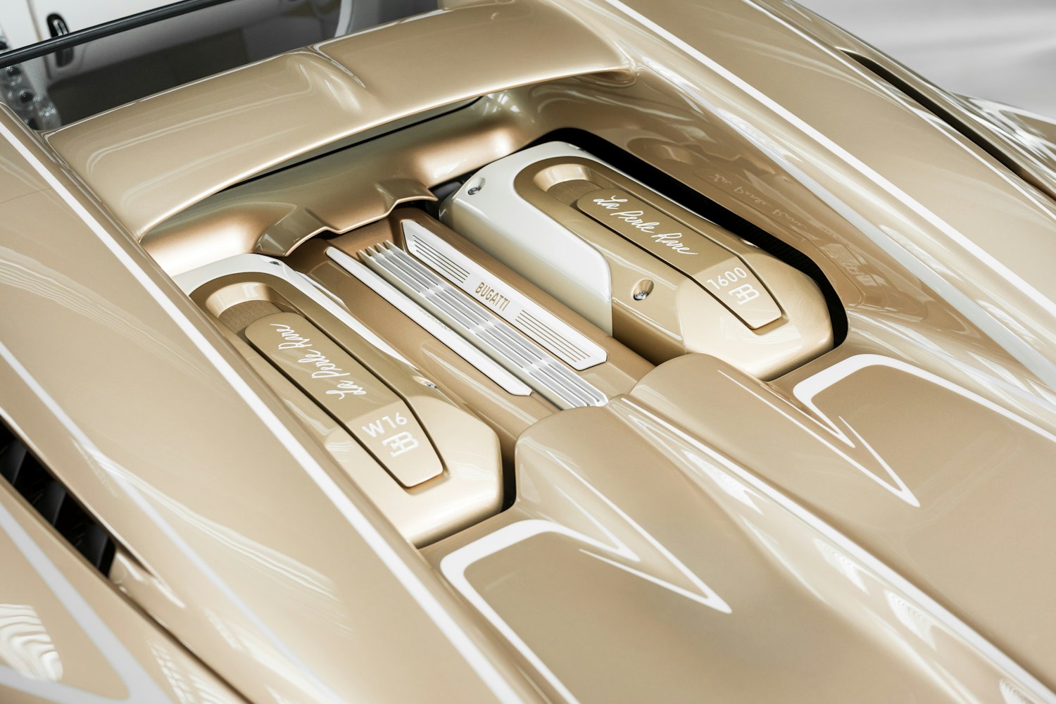 Bugatti Mistral La Perle Rare engine cover