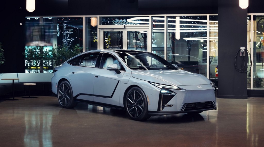 Less than $3,000 separates electric and hybrid 2026 Lexus ES in&nbsp;Canada