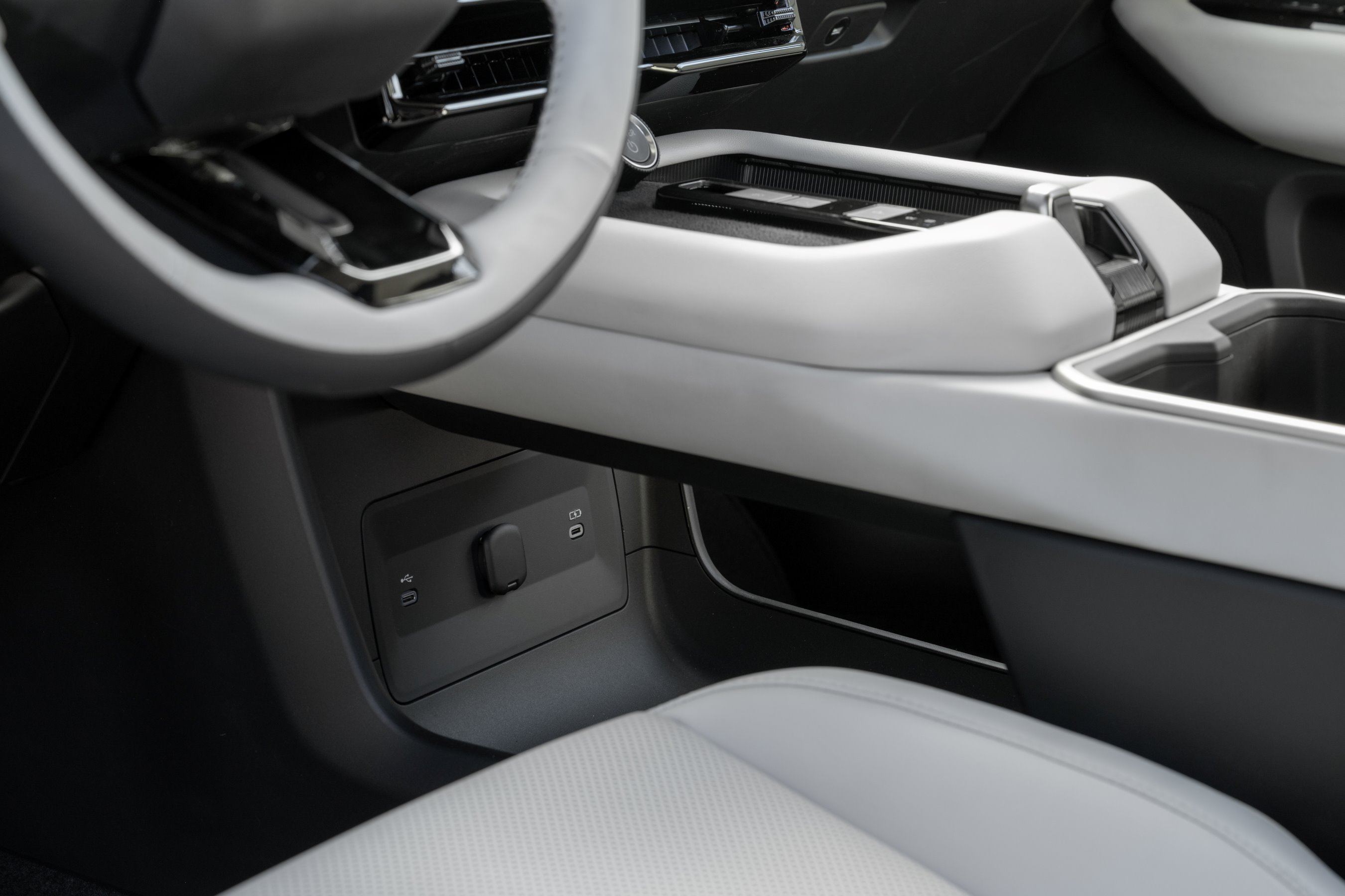 2027 Toyota Highlander centre console