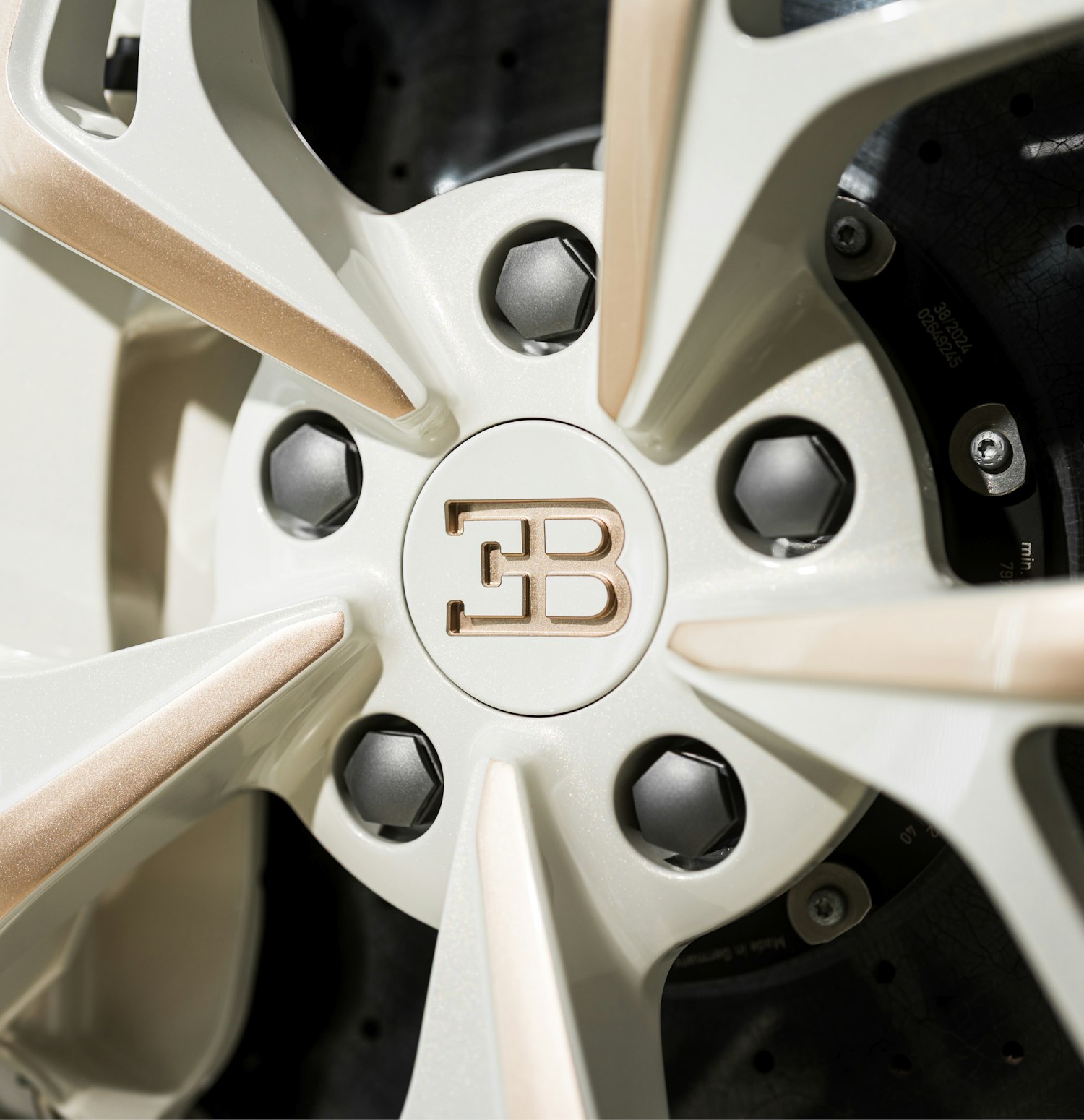 Bugatti W16 Mistral La Perle Rare wheel closeup