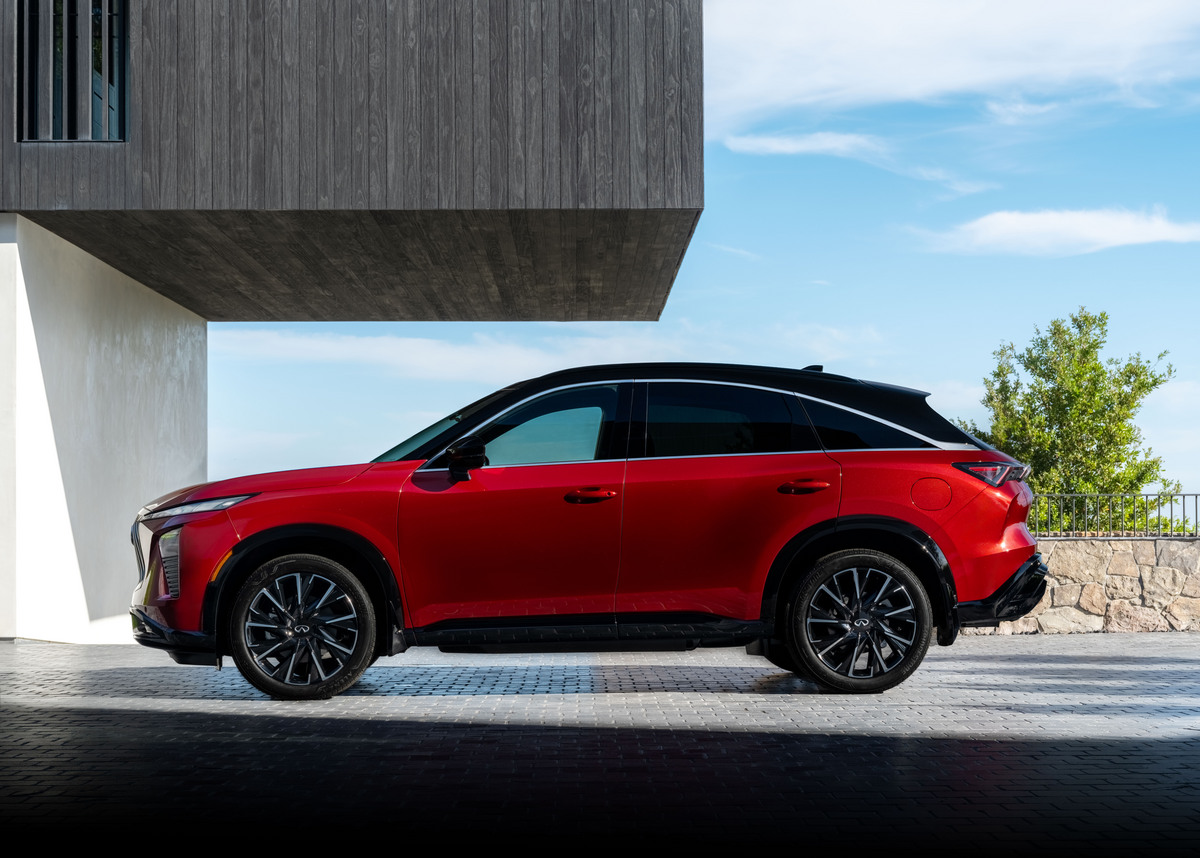 2027 Infiniti QX65 side