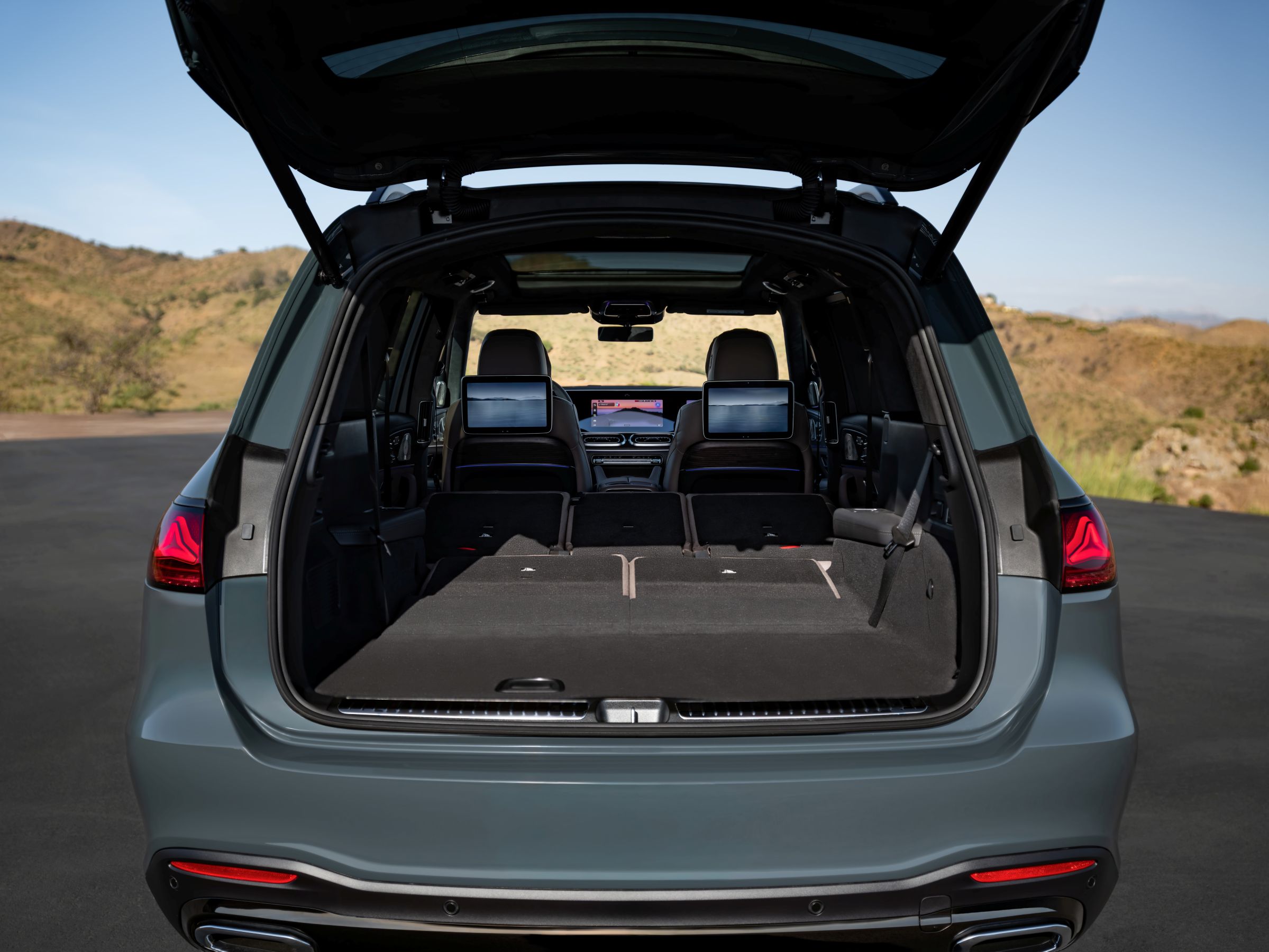 2027 Mercedes-Benz GLS cargo area