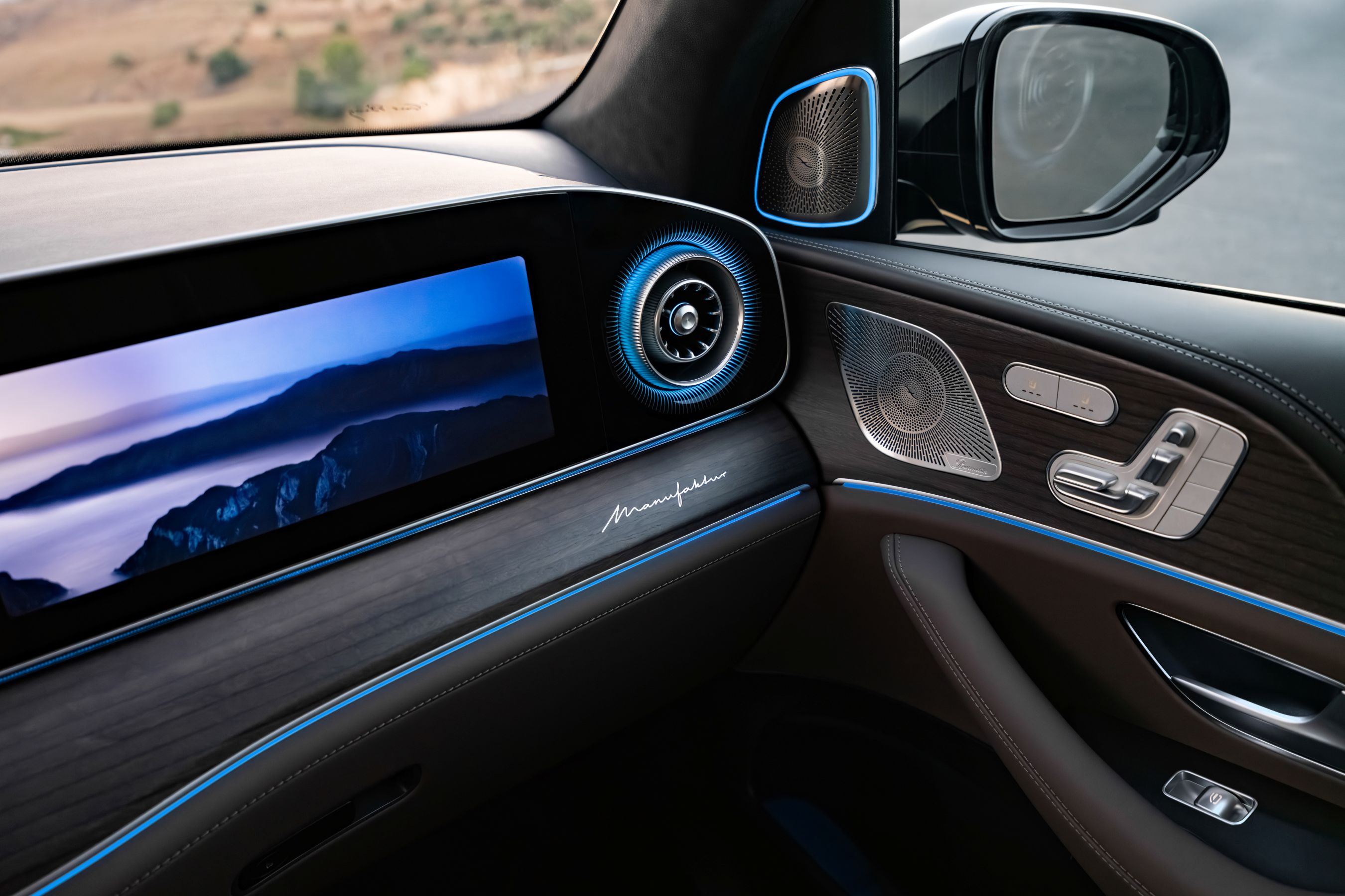 2027 Mercedes-Benz GLS front passenger display