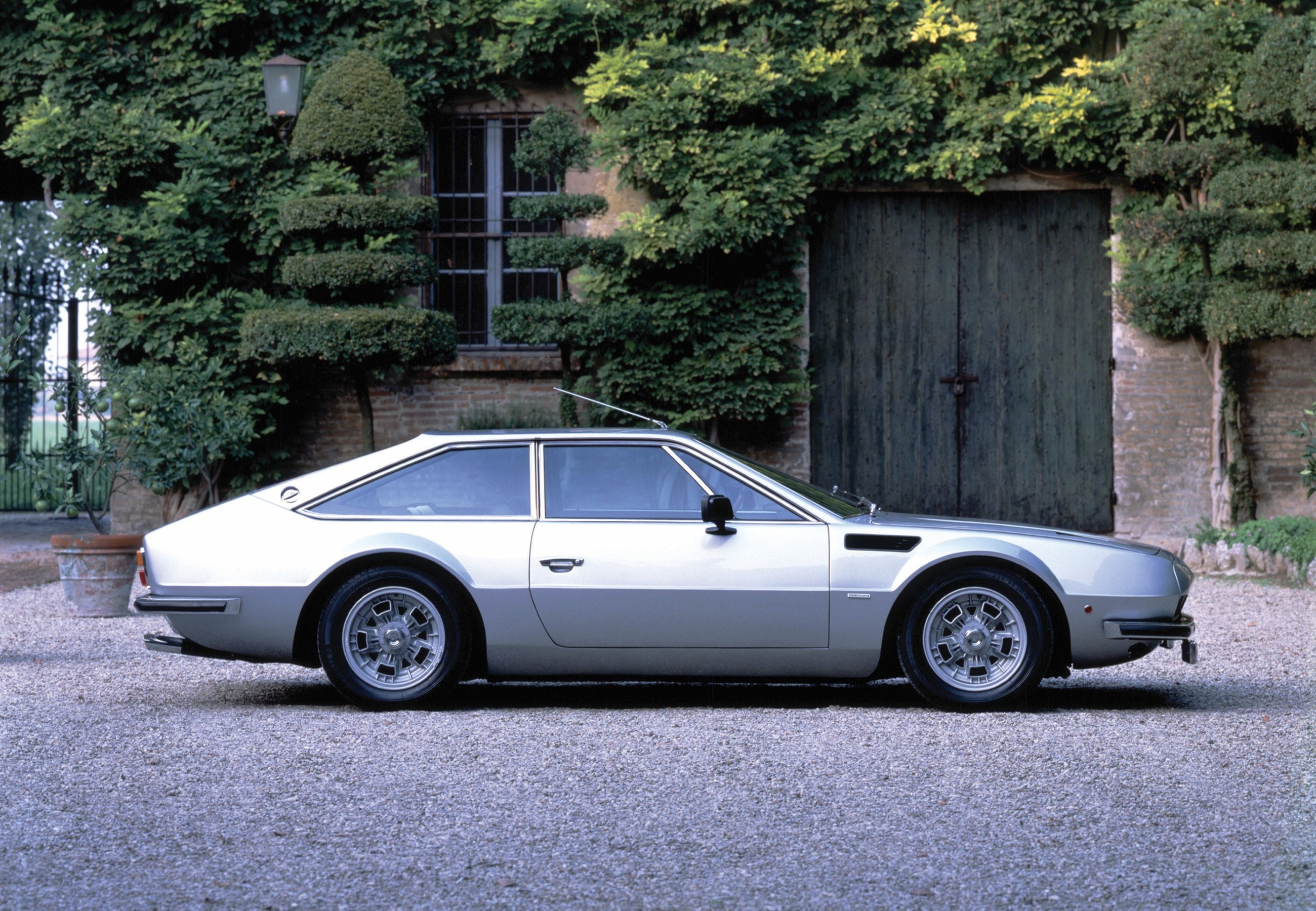 Lamborghini Jarama side