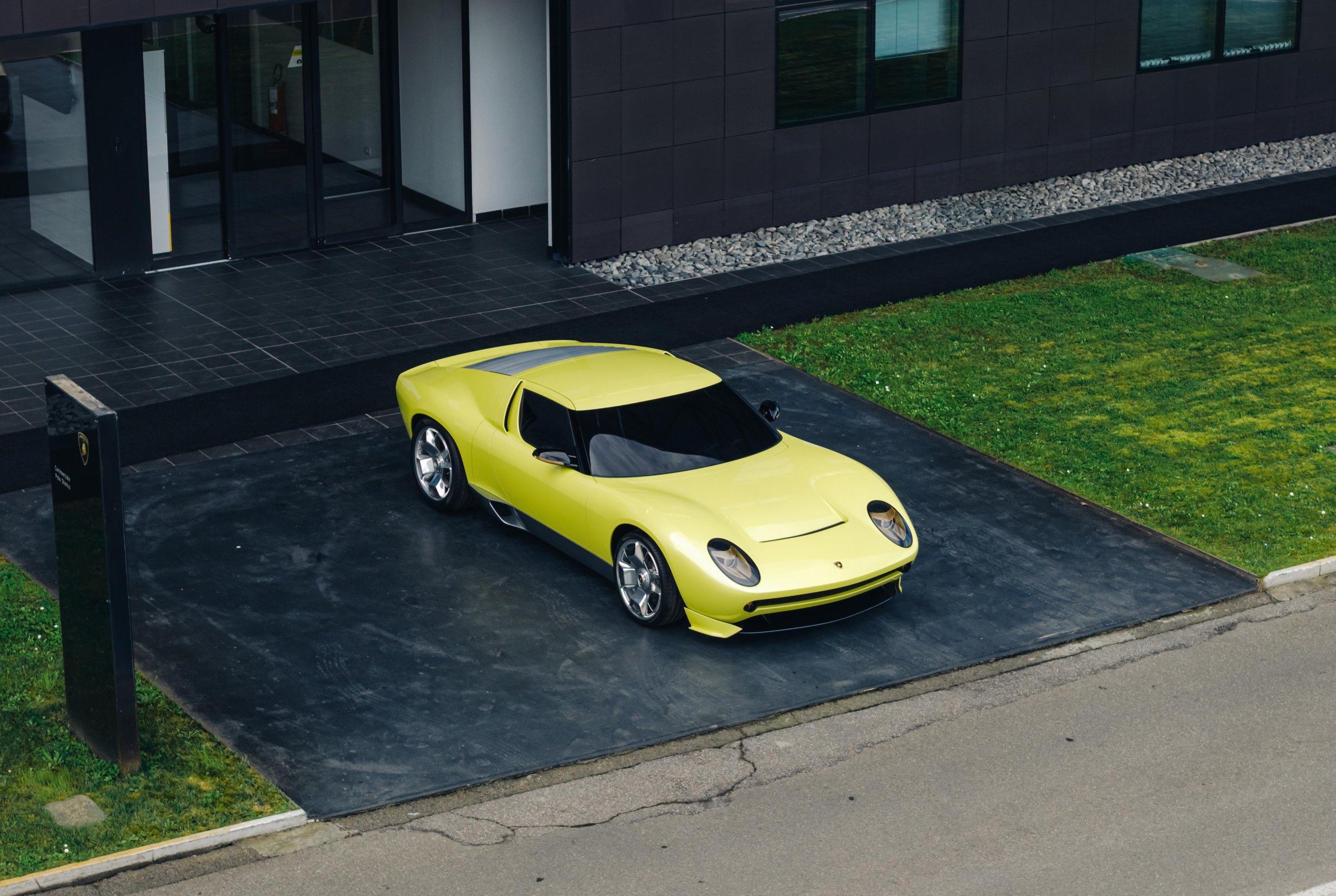 Lamborghini Miura Concept overhead