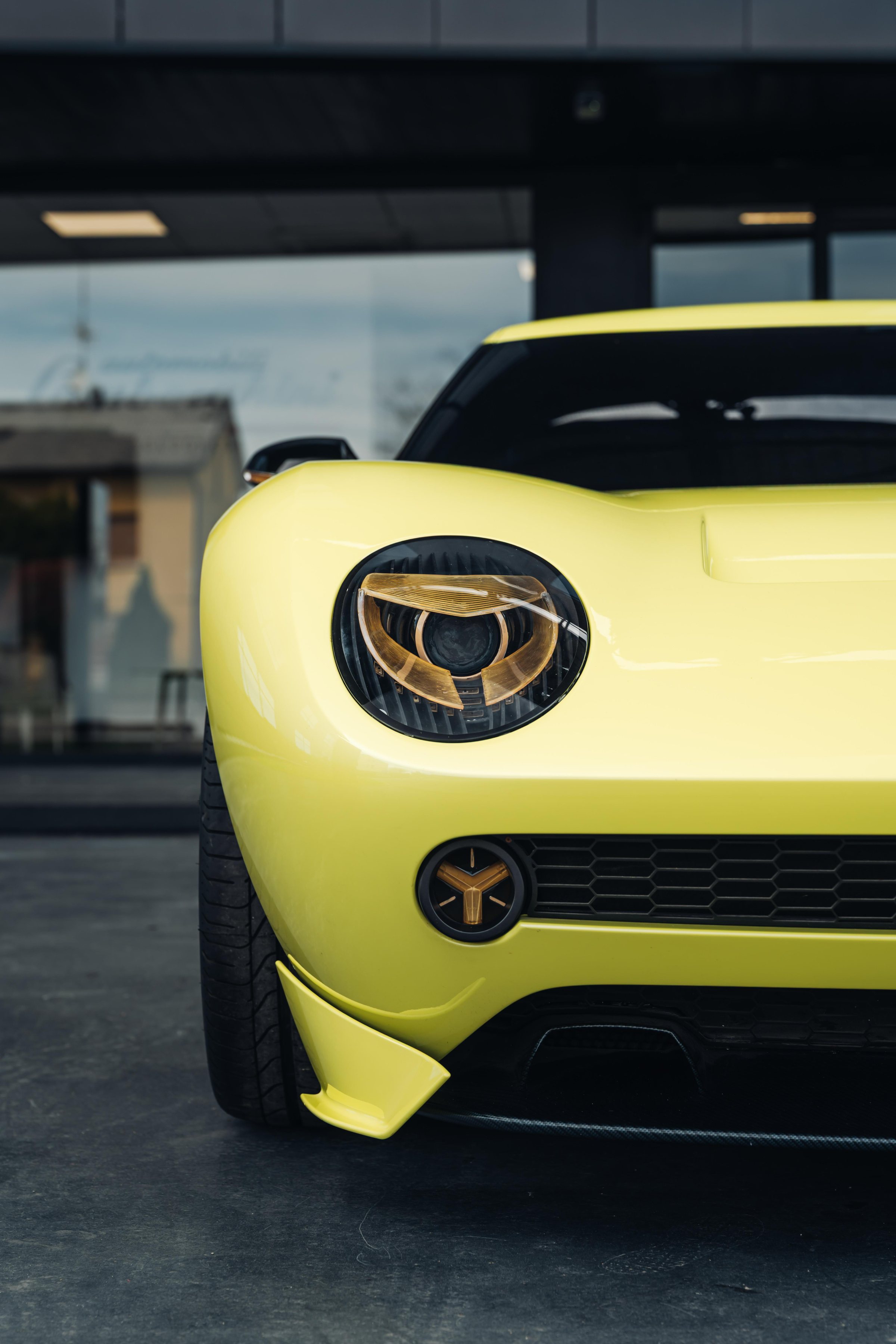 Lamborghini Miura Concept headlight