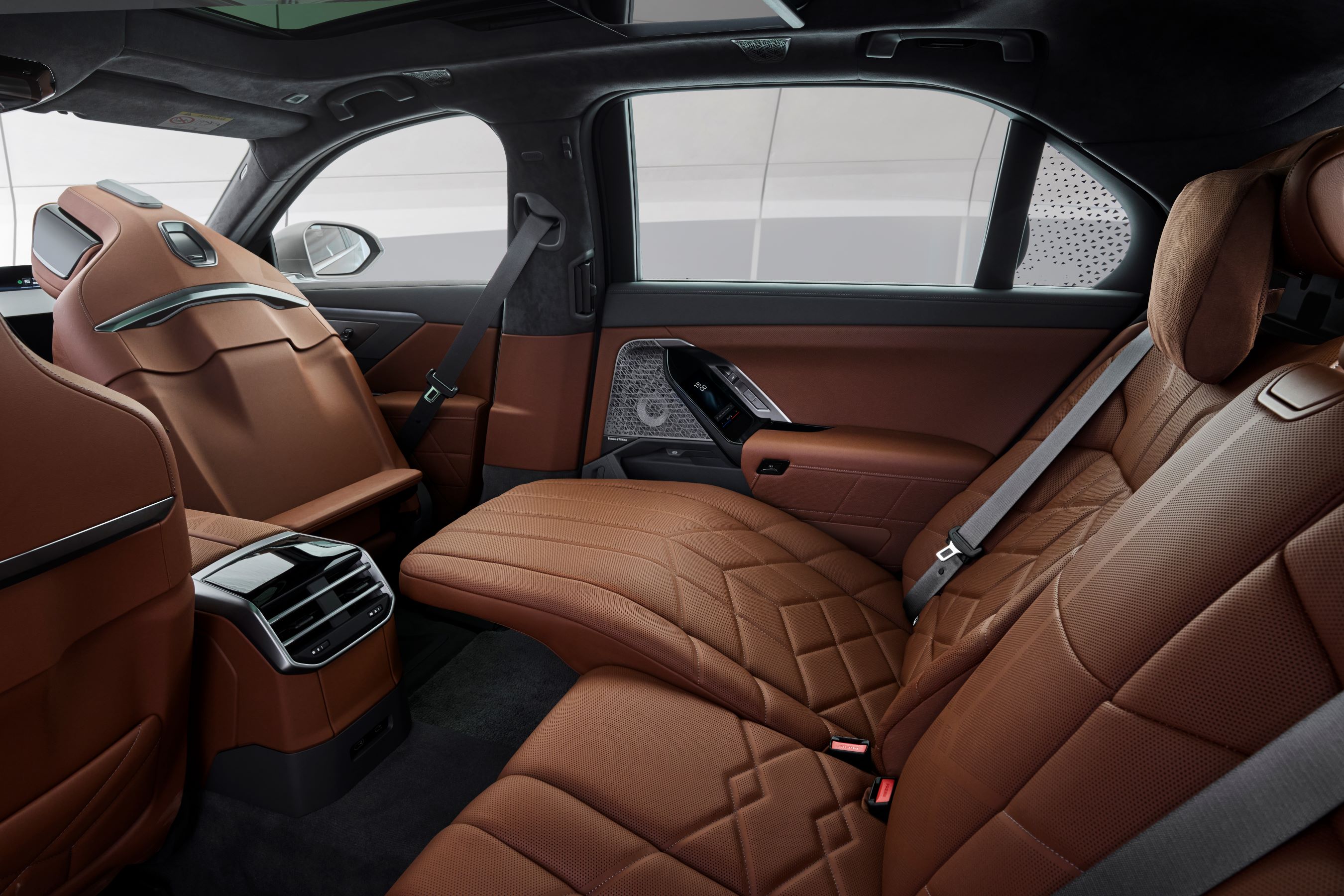 2027 BMW 7 Series rear lounge seats