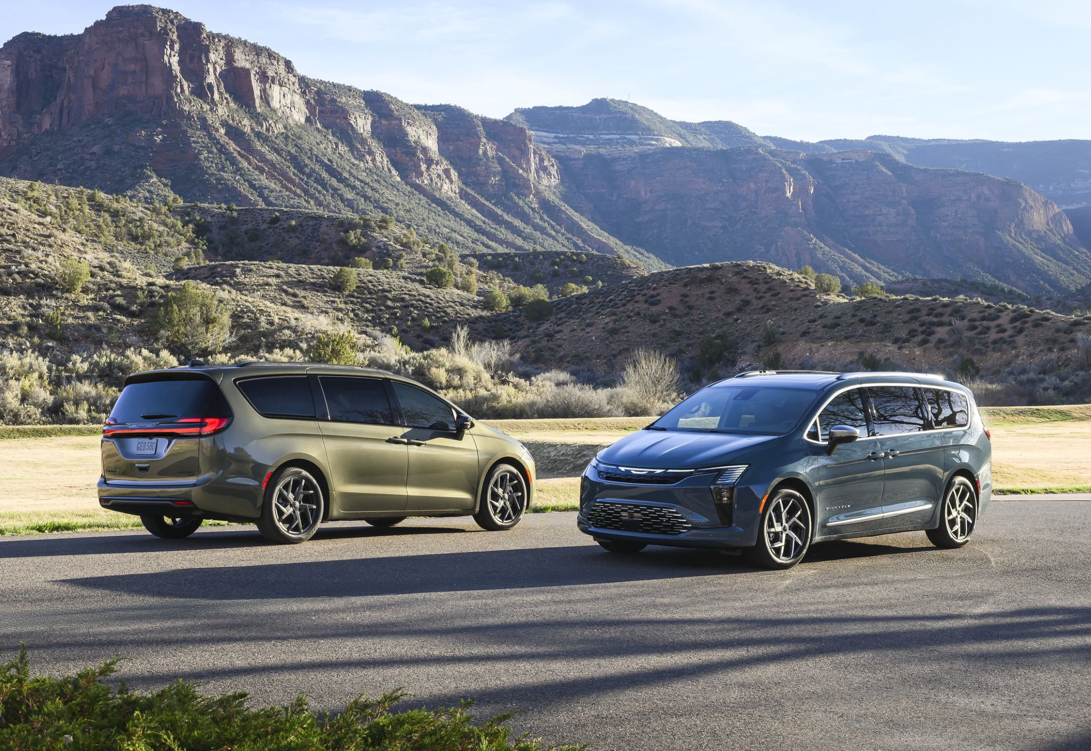 2027 Chrysler Pacifica Limited and Pinnacle