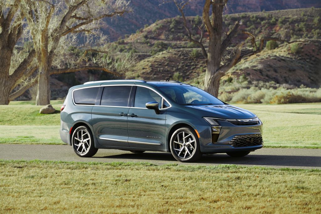 Refreshed Chrysler Pacifica gets Canadian price cut for&nbsp;2027