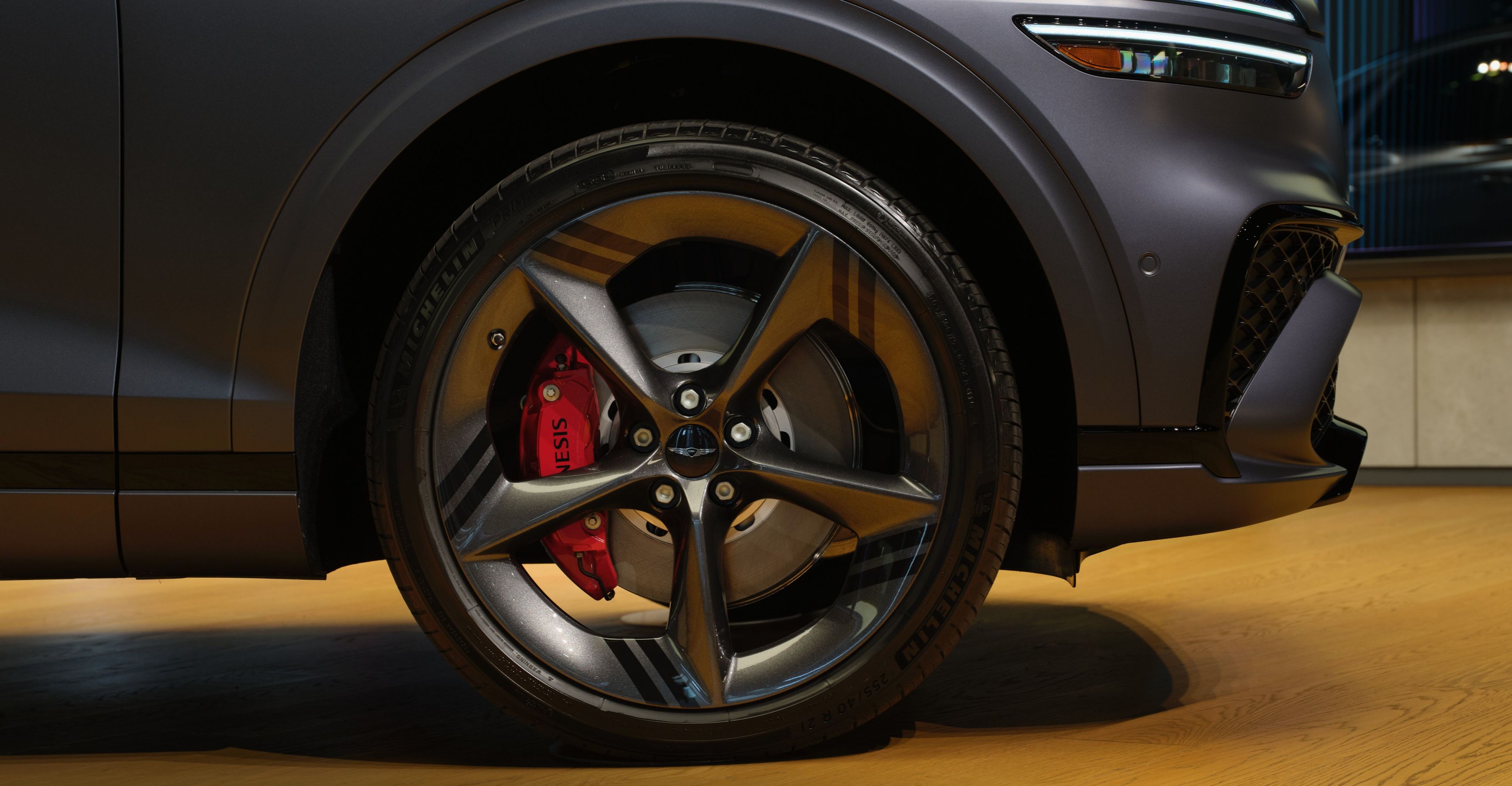 Genesis GV70 Prestige Graphite front wheel